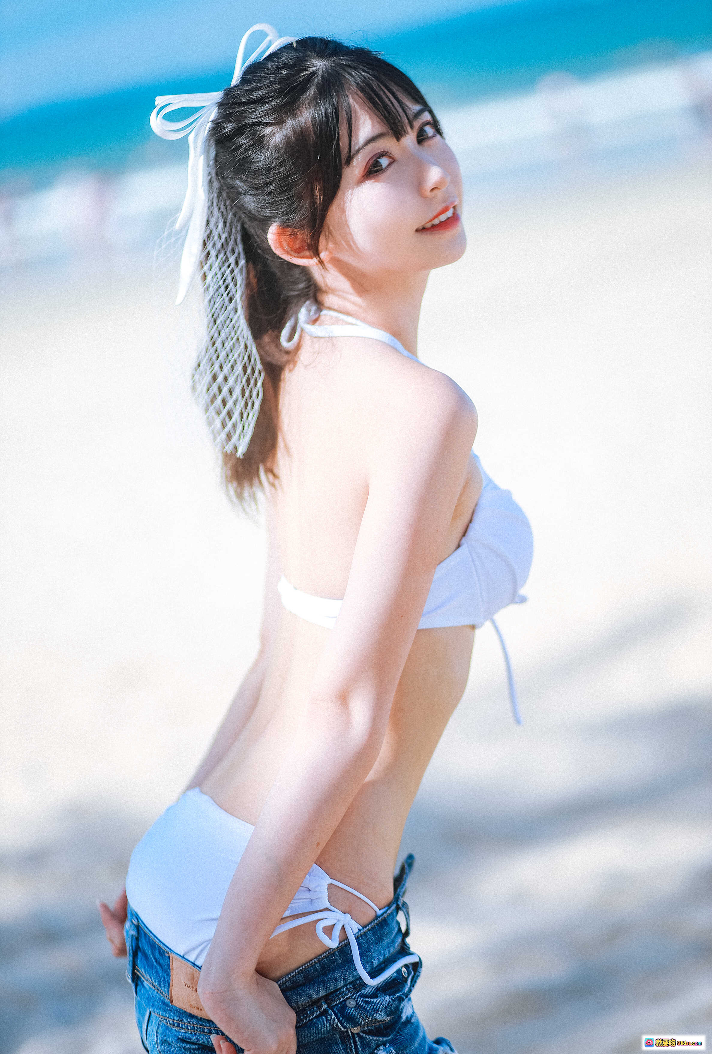 图片[9] - 鳗鱼霏儿NO.083海边写真 | 白色比基尼+牛仔短裤沙滩美拍 | 46P高清图集 - 就要吻