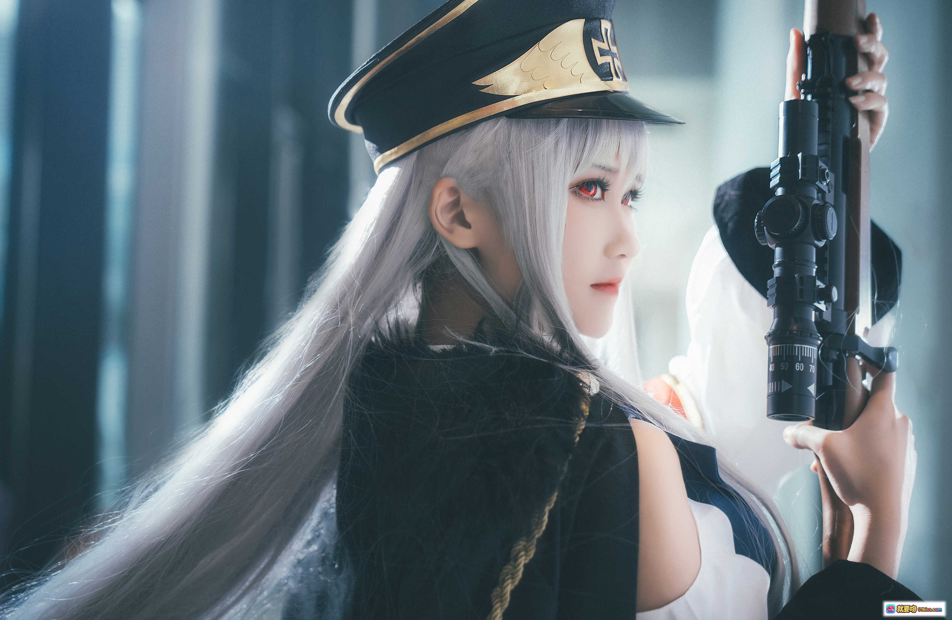 图片[9] - 少女前线三度_69 NO.030 Cosplay 白发军帽持枪造型 精致还原角色魅力 9P高清图集 - 就要吻