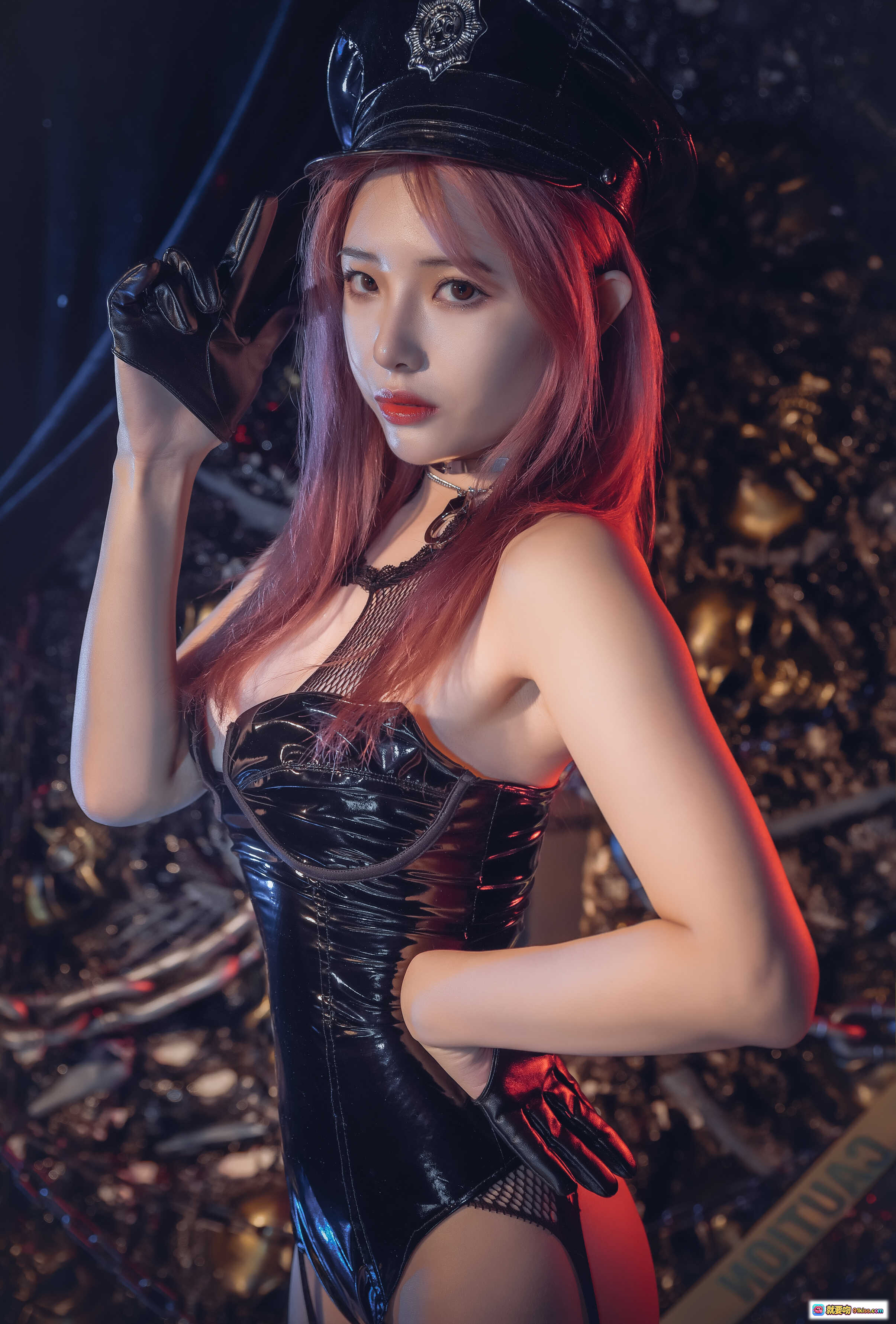 图片[4] - 雯妹不讲道理NO.032超S女警写真-黑帽渔网袜高跟鞋性感跪姿暗黑链条背景32P - 就要吻