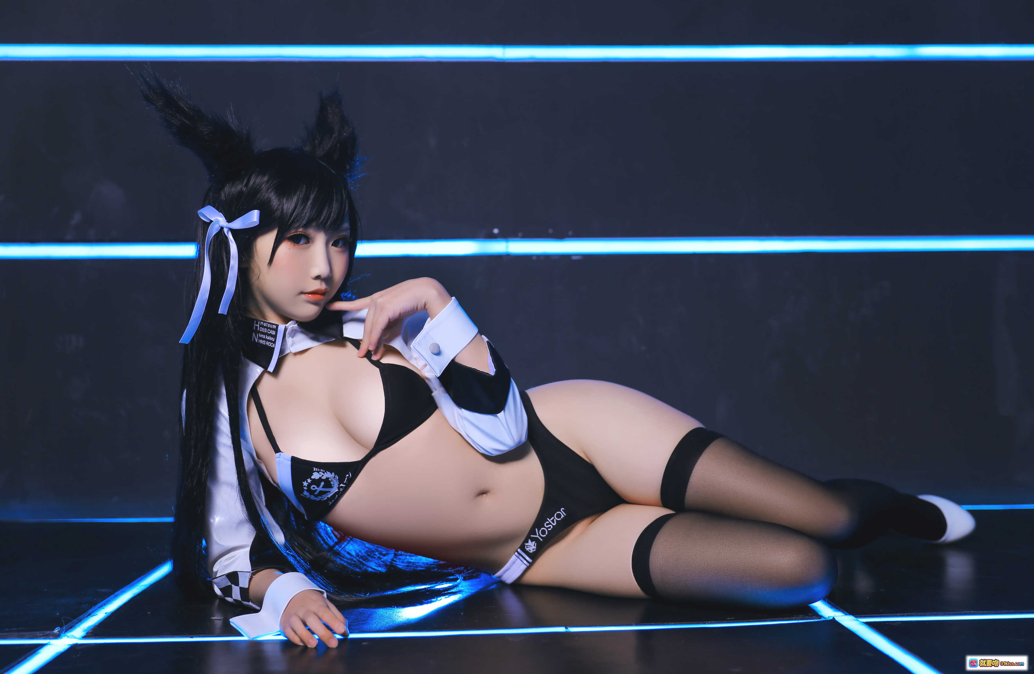 图片[10] - 面饼仙儿NO.024爱宕赛车娘写真特辑｜黑白色系内衣+锚纹印花+光泽白衬衫+蓝光背景美拍 - 就要吻