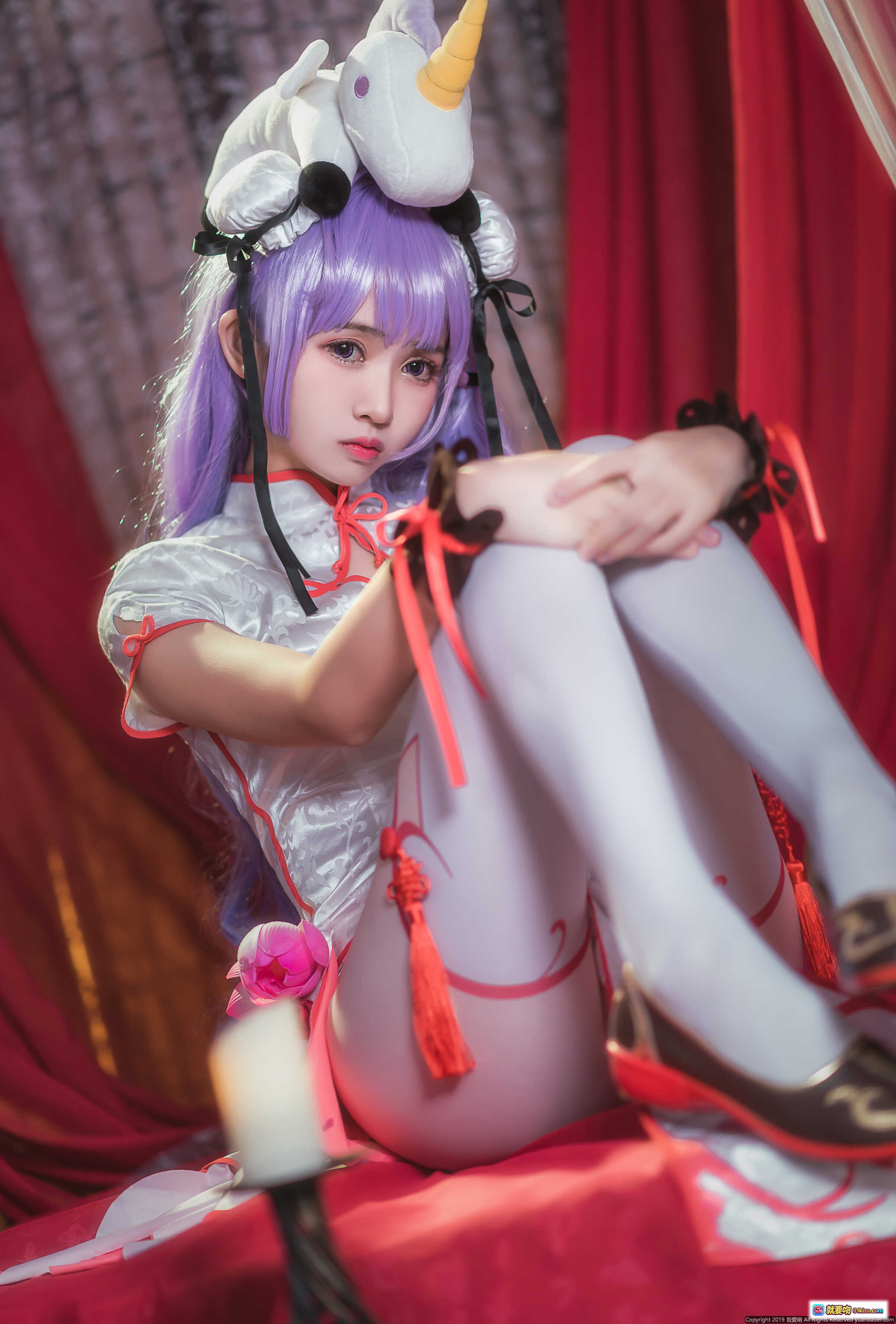 图片[8] - 鳗鱼霏儿NO.014碧蓝华裳独角兽cosplay写真 紫发少女红白旗袍白丝美腿高跟鞋梦幻纱幔场景 - 就要吻
