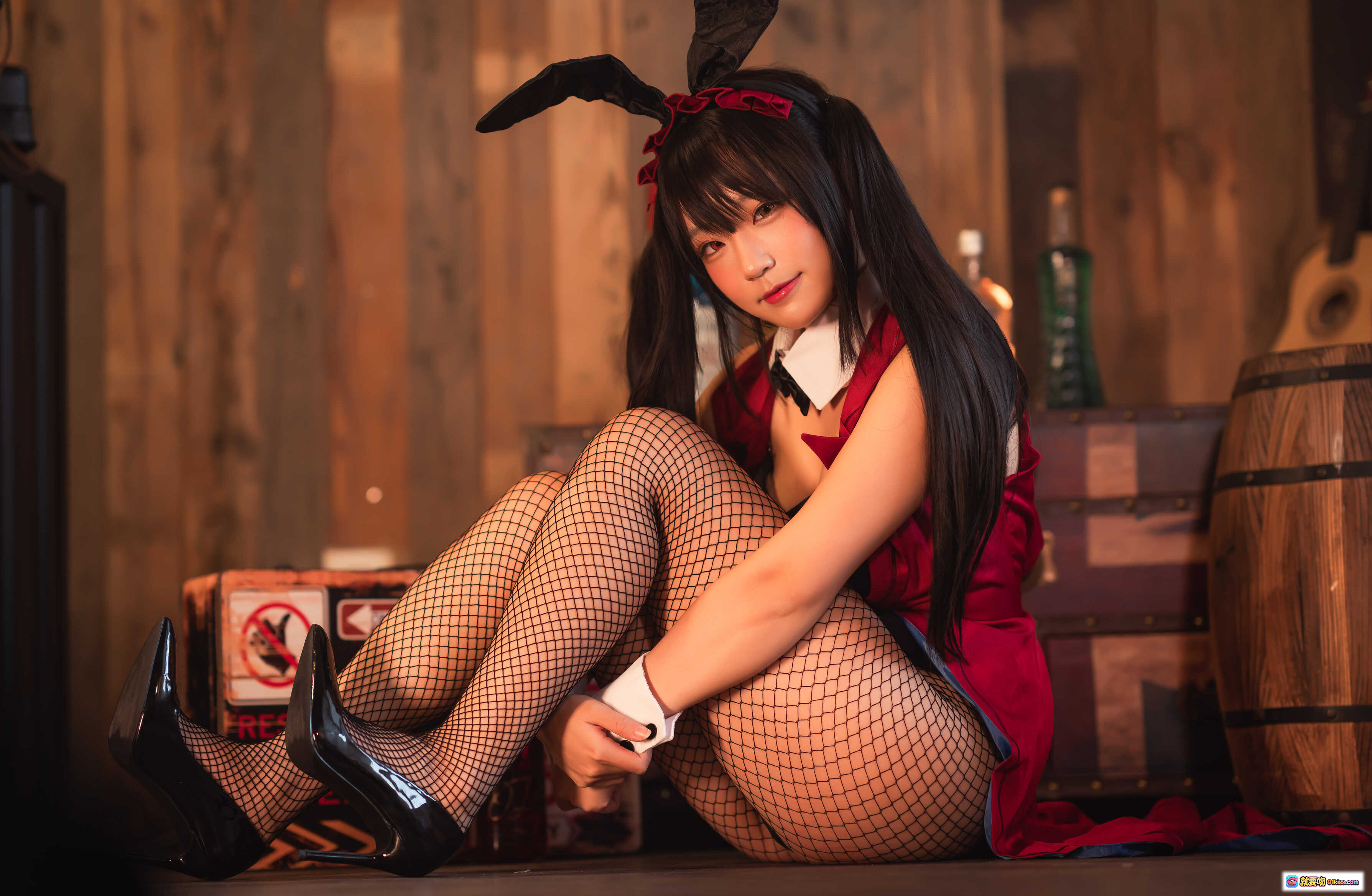 弥美Mime NO.011 時崎狂三 Cosplay写真｜兔耳黑发少女｜渔网袜高跟鞋｜木质背景氛围感｜29P高清图集 - 就要吻