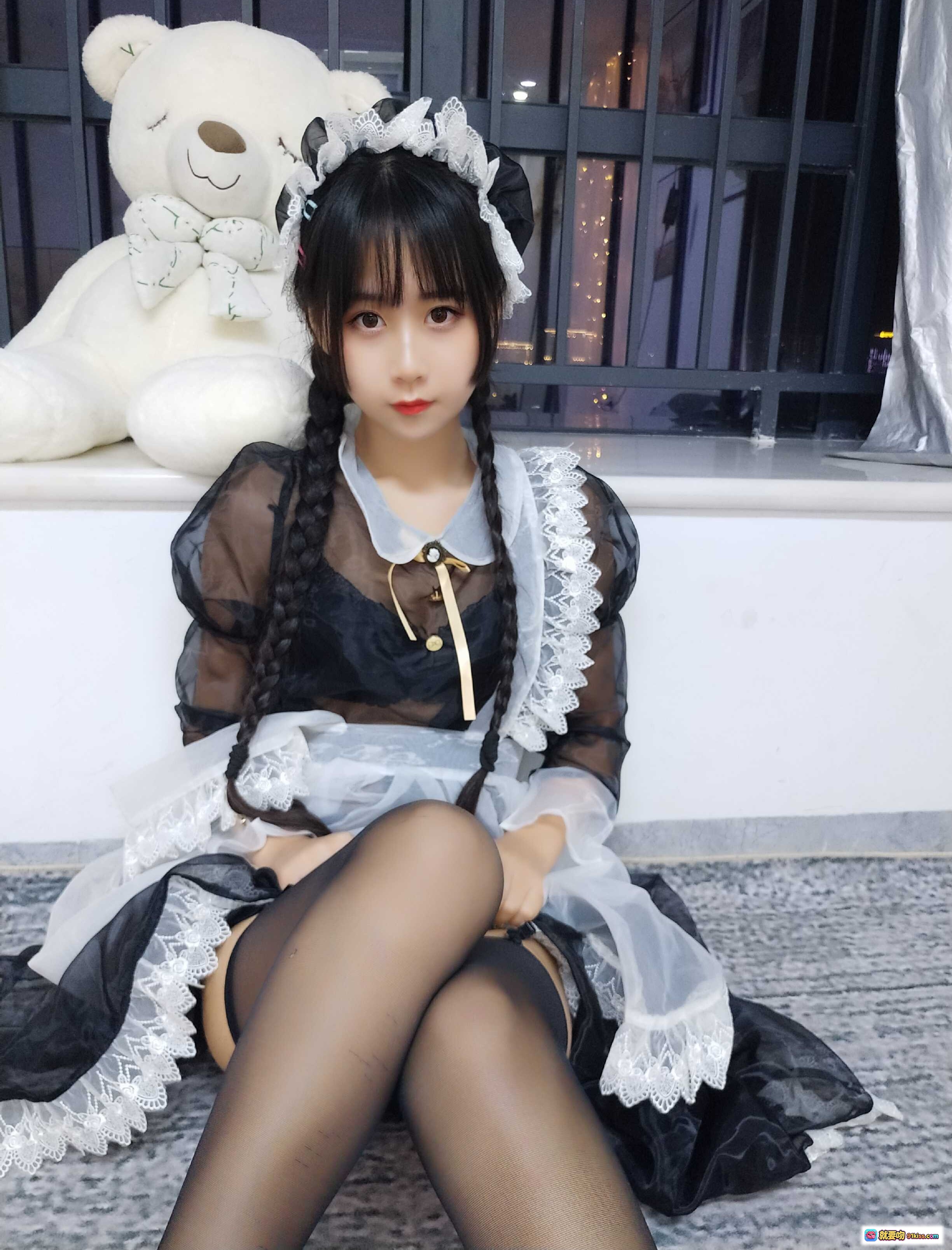 图片[10] - 萌芽儿o0 NO.004 透明女仆装自拍写真 26P高清美图 黑白蕾丝洛丽塔风格 双马尾少女萌系穿搭 室内夜景窗边拍摄 - 就要吻