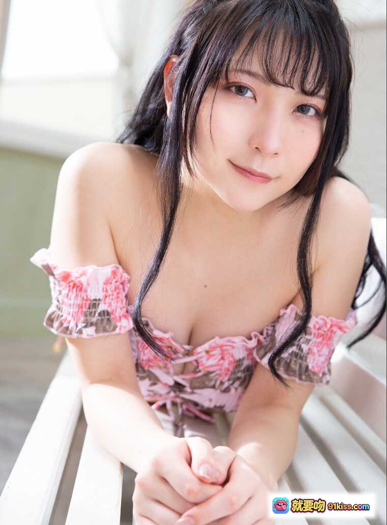 图片[4] - あまつ様フェチグラビア「昼夢のフェティッシュ」美麗版32P｜黒トップス×ピンクファー靴下座りポーズ｜セクシー＆清楚系アイドル写真集 - 就要吻