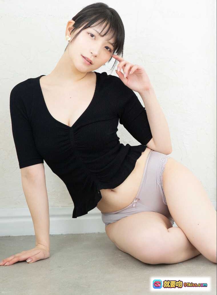 图片[8] - あまつ様フェチグラビア「昼夢のフェティッシュ」美麗版32P｜黒トップス×ピンクファー靴下座りポーズ｜セクシー＆清楚系アイドル写真集 - 就要吻