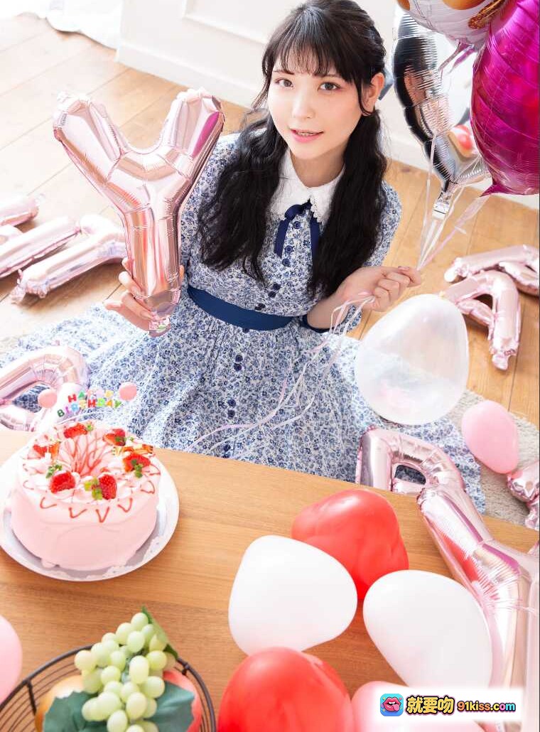 图片[5] - あまつ様フェチグラビア「昼夢のフェティッシュ」美麗版32P｜黒トップス×ピンクファー靴下座りポーズ｜セクシー＆清楚系アイドル写真集 - 就要吻