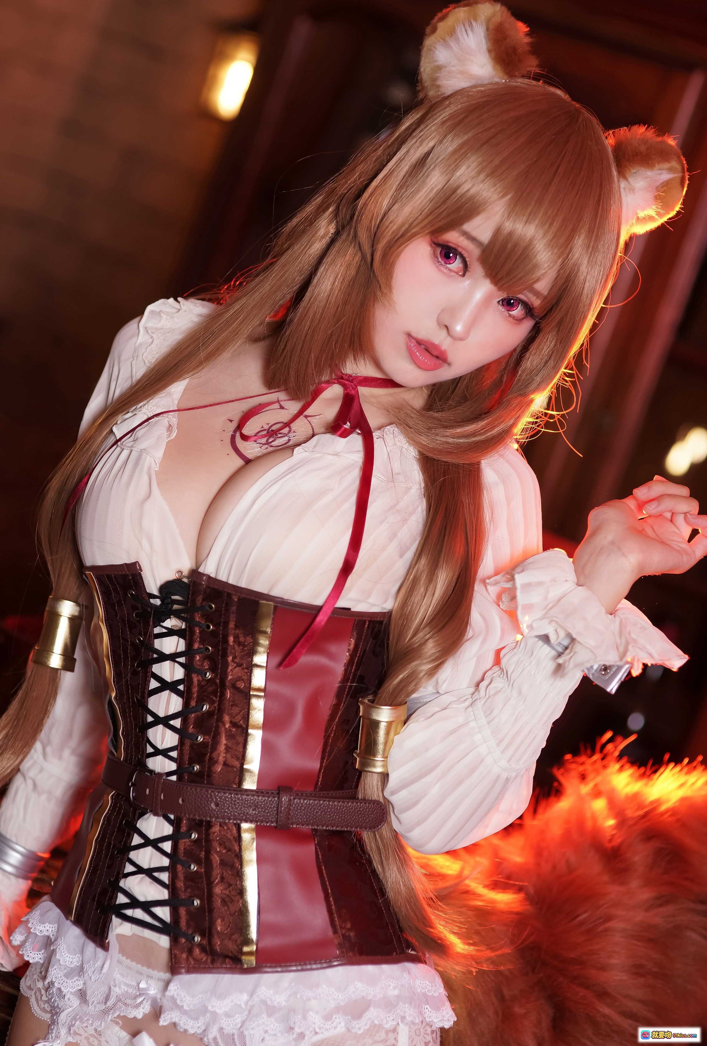 图片[7] - ElyEE子 NO.053 猫耳女仆装 Cosplay 写真 白色蕾丝裙 棕色束腰 酒杯道具 温馨酒窖氛围 甜美性感风格 - 就要吻