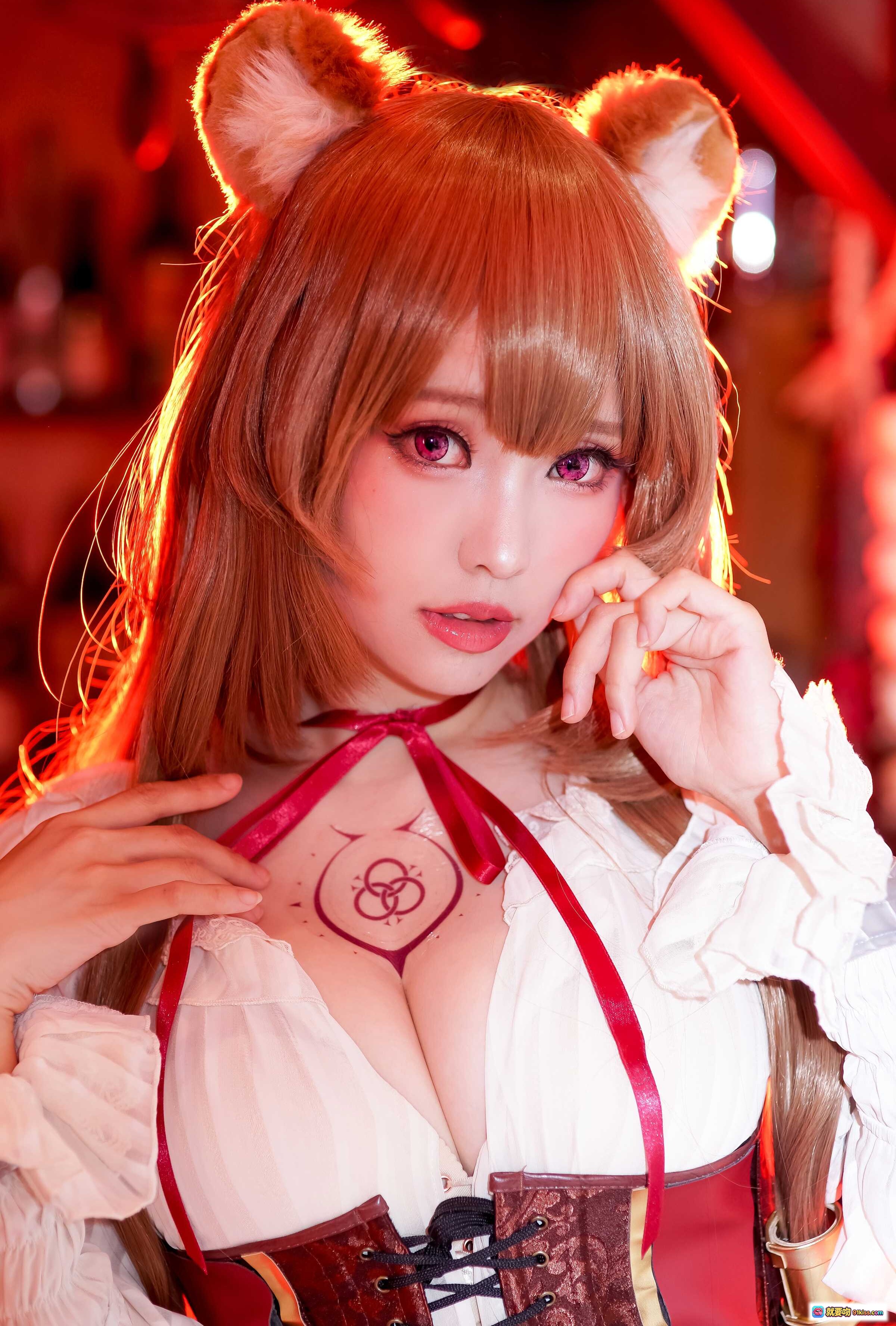 图片[8] - ElyEE子 NO.053 猫耳女仆装 Cosplay 写真 白色蕾丝裙 棕色束腰 酒杯道具 温馨酒窖氛围 甜美性感风格 - 就要吻