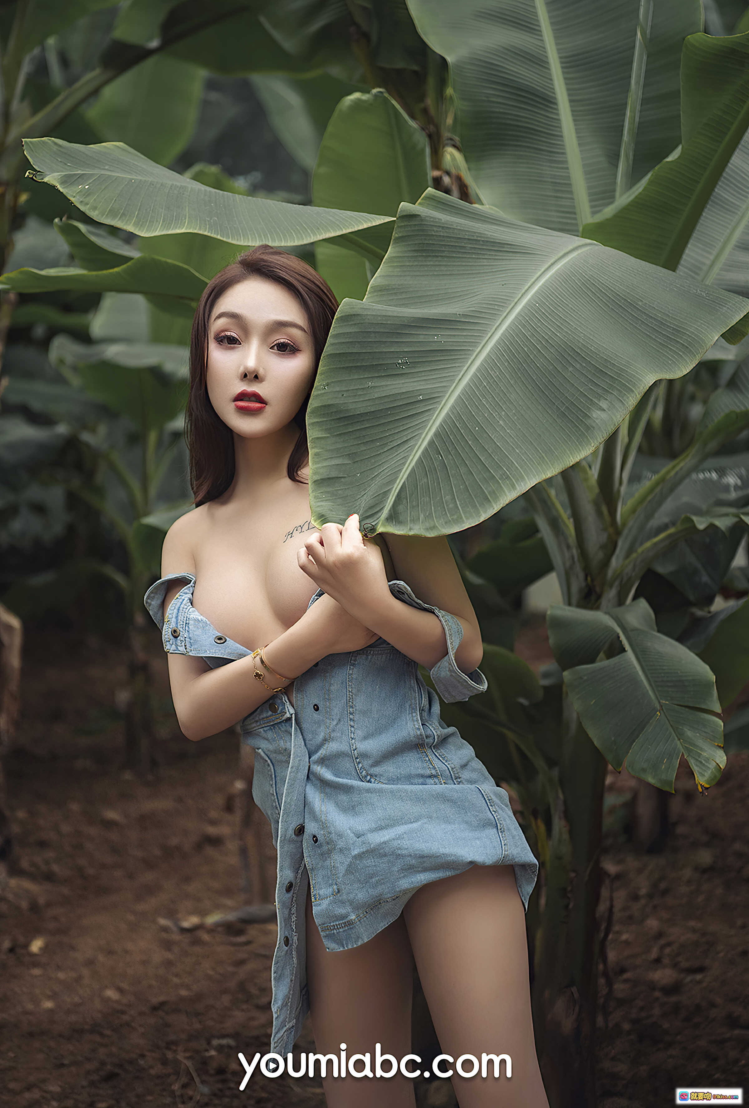 图片[9] - 陈圆圆自然芬芳写真｜YouMi尤蜜2020.06.18森林绿植清新美拍｜牛仔短装性感姿态｜户外花园摄影精选 - 就要吻