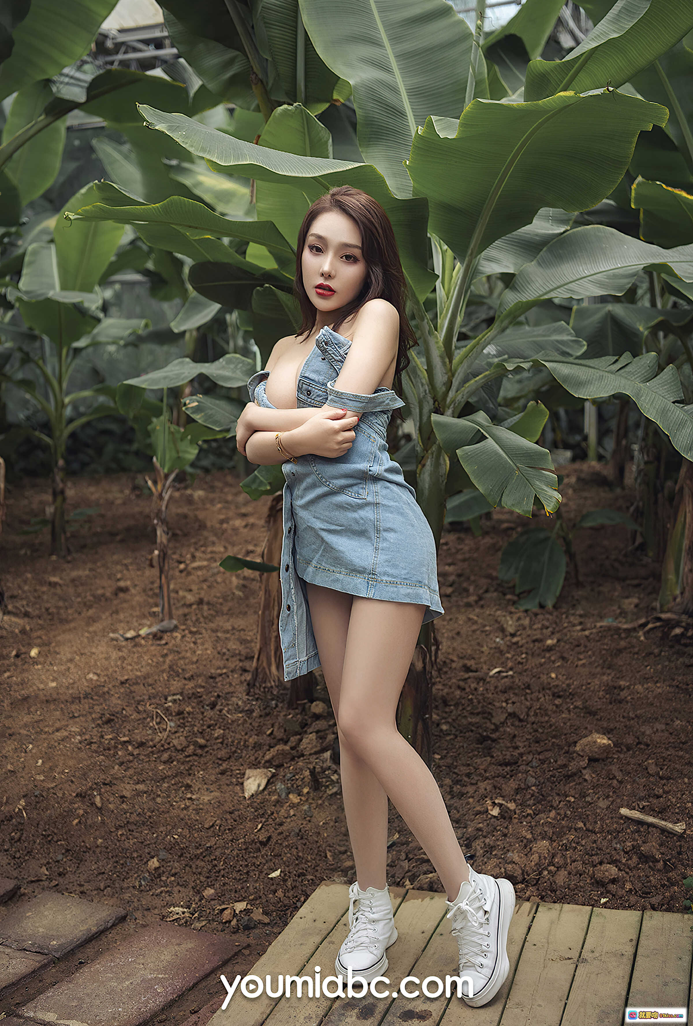 图片[3] - 陈圆圆自然芬芳写真｜YouMi尤蜜2020.06.18森林绿植清新美拍｜牛仔短装性感姿态｜户外花园摄影精选 - 就要吻