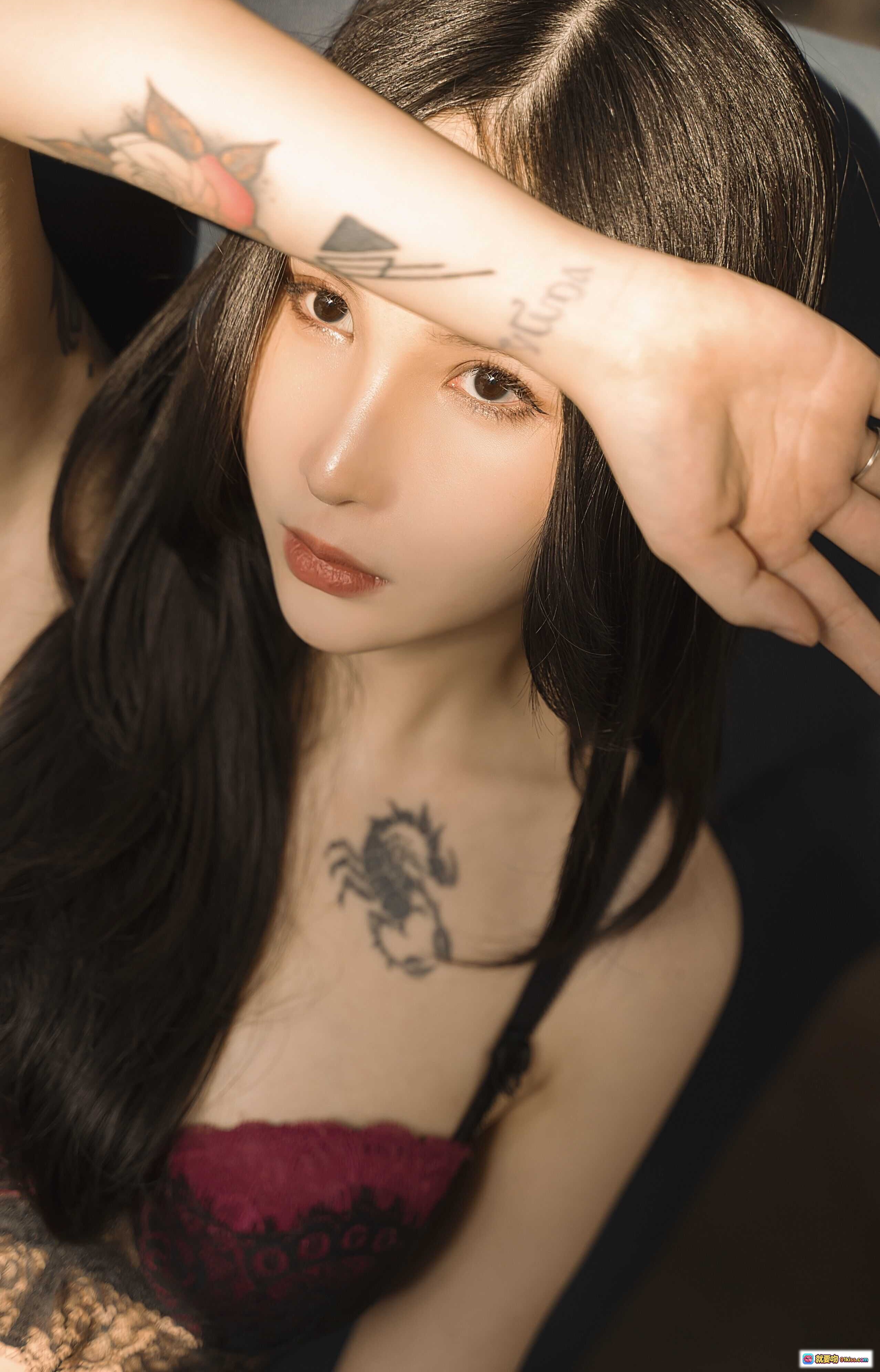 图片[6] - Vams子NO.010红黑蕾丝内衣黑丝美腿纹身性感写真23P191MB - 就要吻