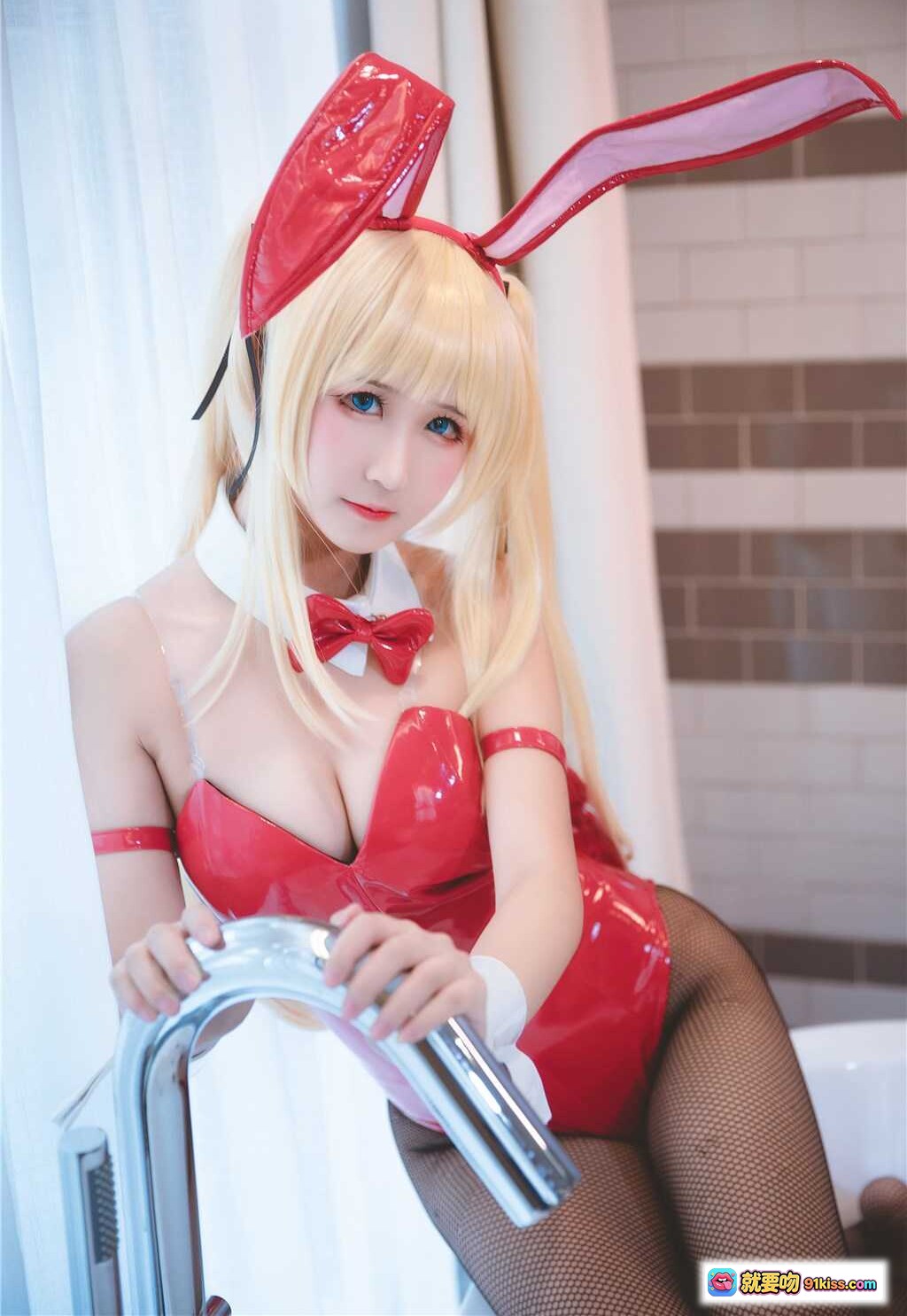 图片[8] - 三度_69 NO.037 兔女郎Cosplay写真｜金发双马尾+红兔耳+白袖扣+性感红裙｜40P高清美图 - 就要吻