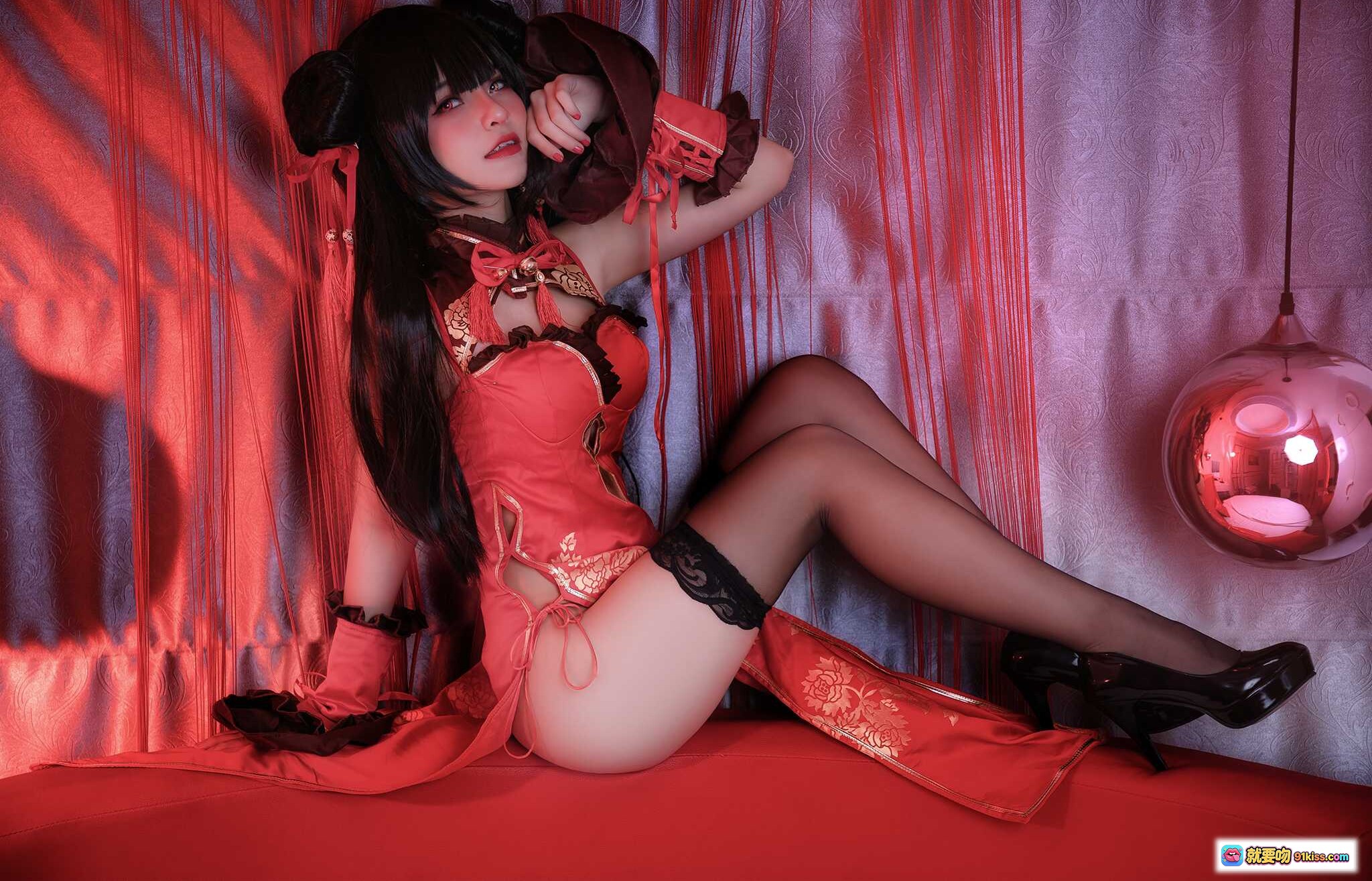 图片[6] - Azami NO.041 狂三旗袍Cosplay写真 | 红色性感旗袍+双马尾+黑丝高跟 | 14P高清美图 - 就要吻
