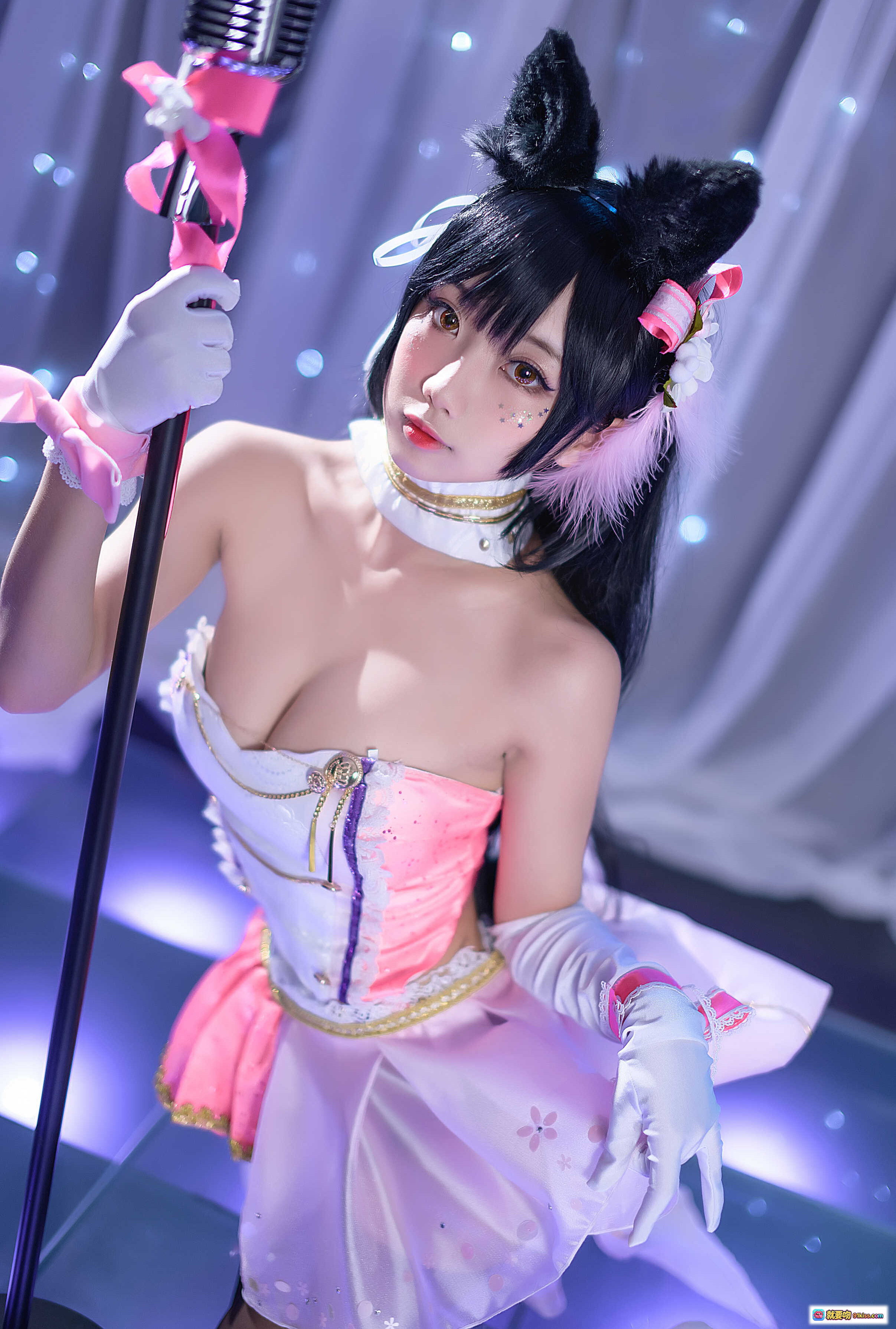 图片[6] - 鬼畜瑶NO.014大狗打歌服cosplay写真｜粉色舞台装+黑丝美腿+高跟鞋+木椅摆拍｜13P高清图集 - 就要吻