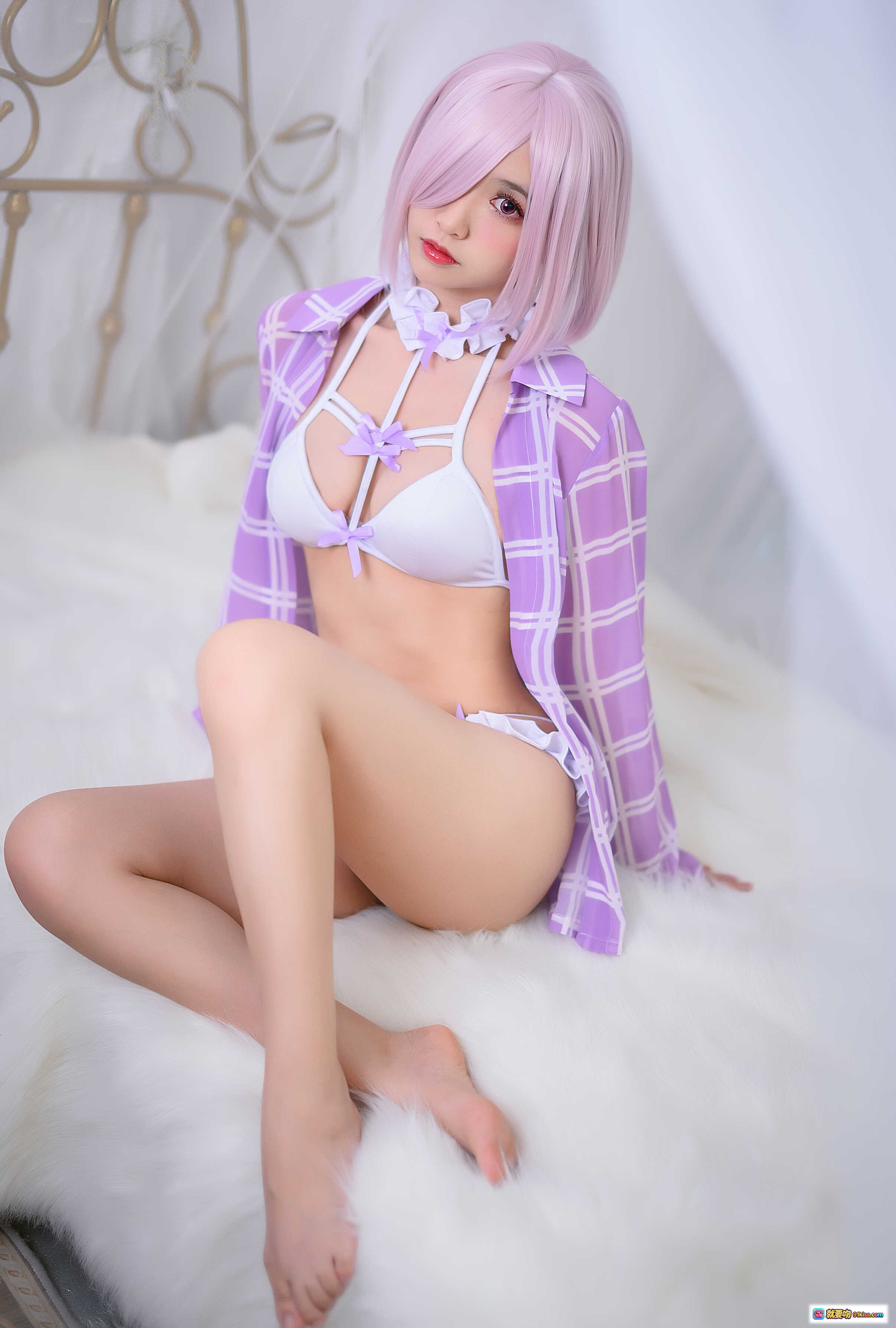 图片[7] - 鳗鱼霏儿NO.044玛修泳装cosplay 紫格衬衫白比基尼粉发少女床照写真12P - 就要吻