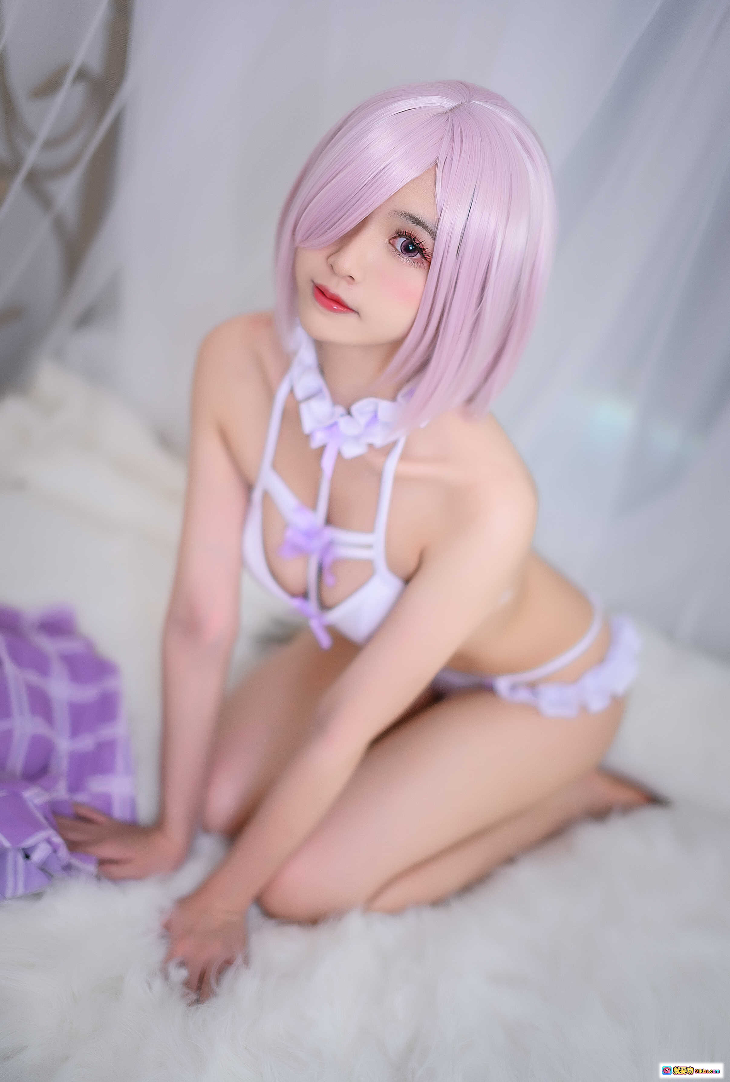 图片[9] - 鳗鱼霏儿NO.044玛修泳装cosplay 紫格衬衫白比基尼粉发少女床照写真12P - 就要吻