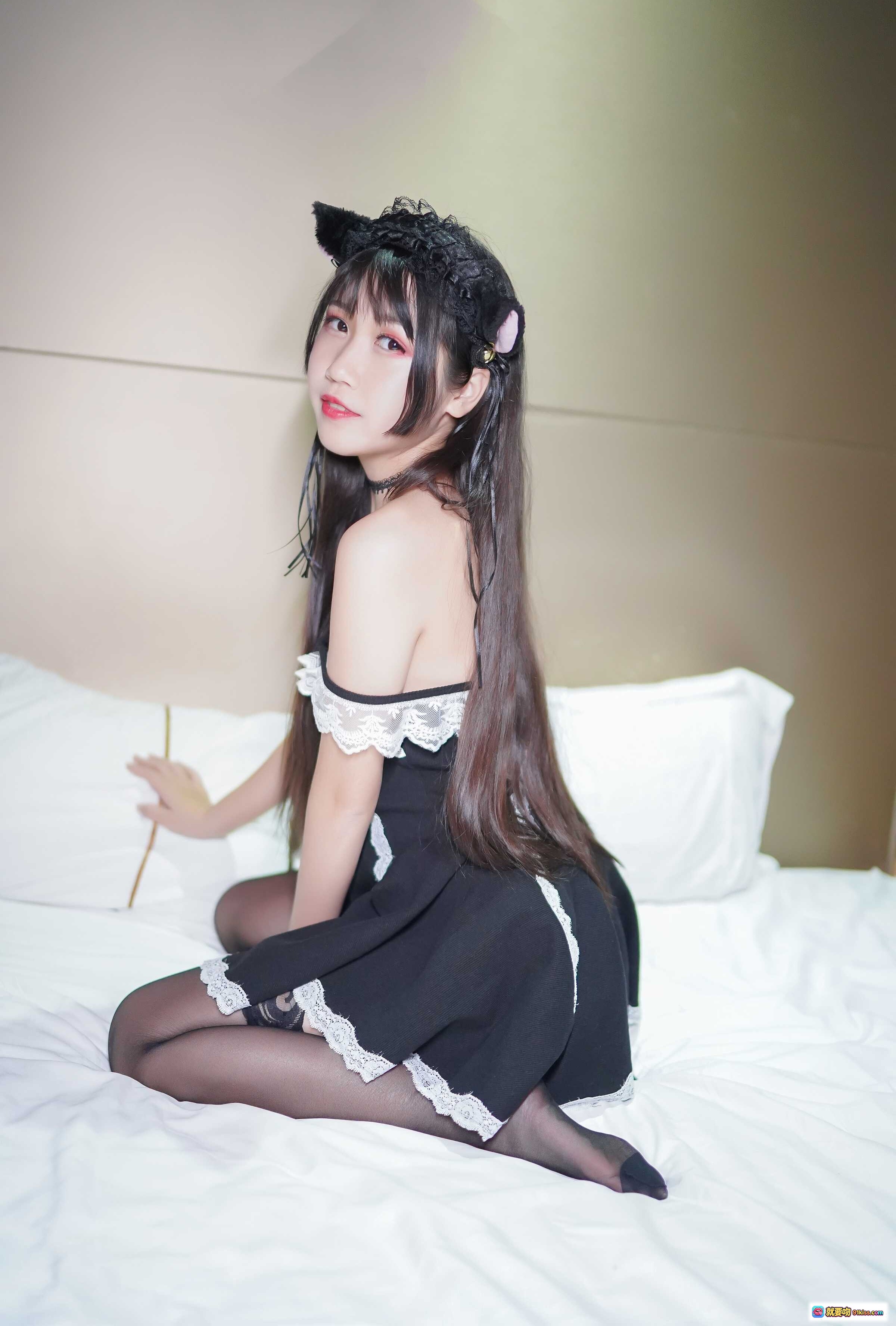 图片[1] - 不呆猫兽耳黑丝女仆装写真 30P高清图集 甜美可爱猫耳少女床照 - 就要吻
