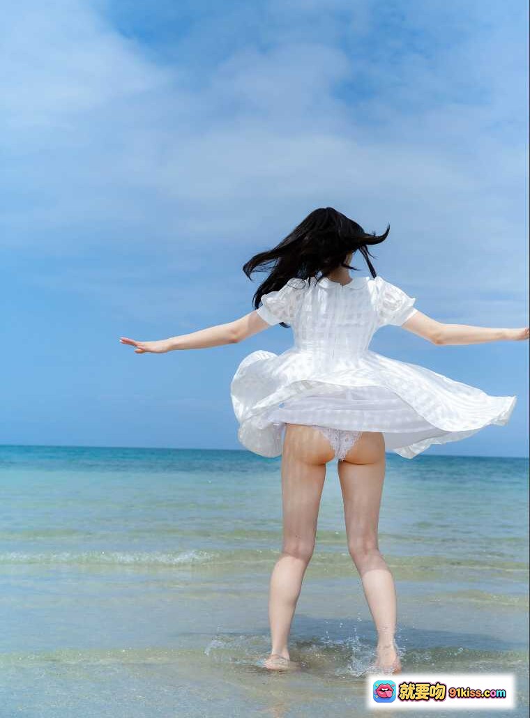 图片[7] - 纯真少女海边写真｜白色连衣裙清新自然｜蓝天碧海治愈系摄影｜美丽版32P高清图集 - 就要吻