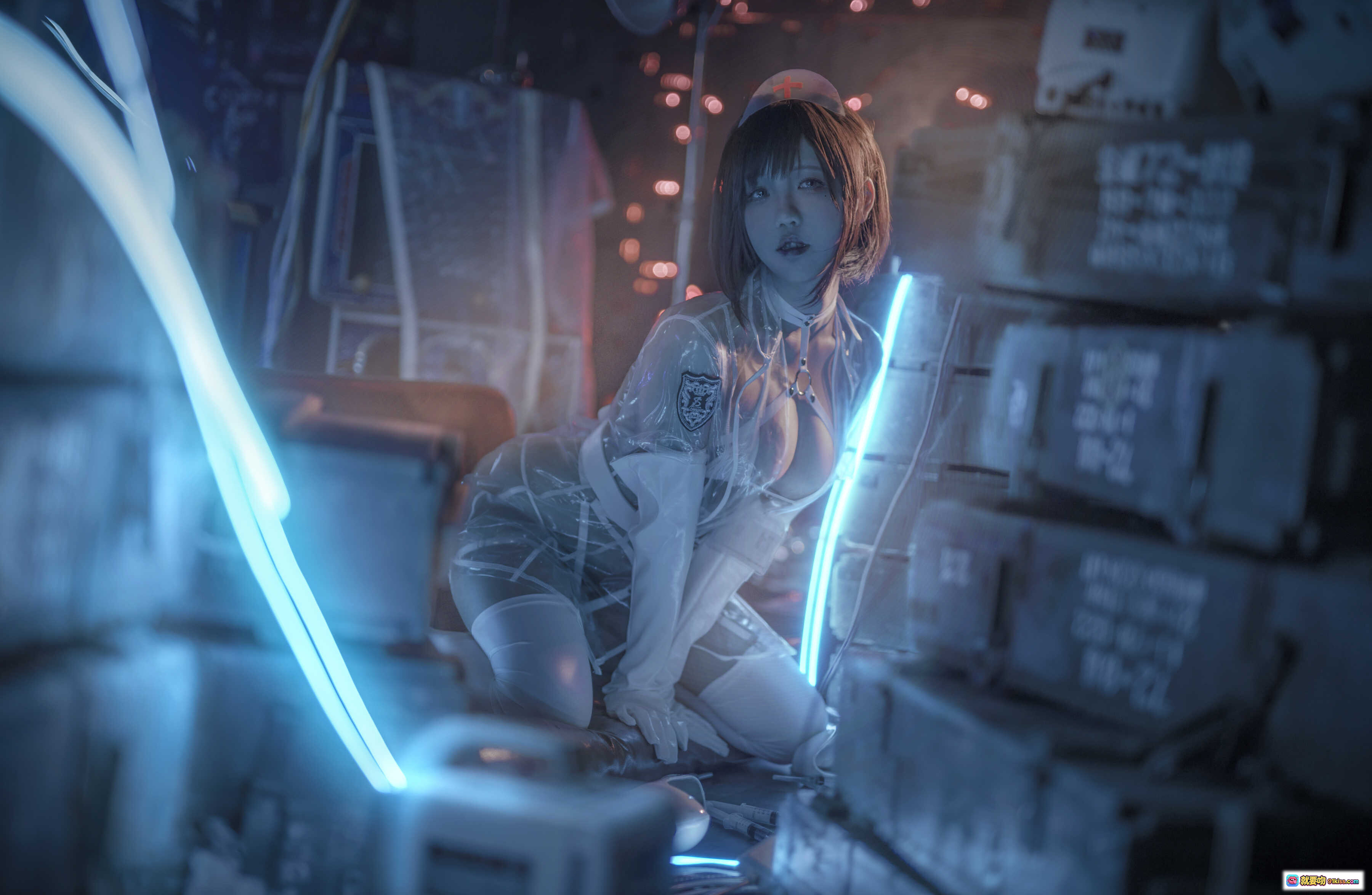 图片[3] - 阿薰kaOri NO.003 黑暗王朝 25P 83MB 未来科幻风 白色紧身衣 高跟长靴 赛博朋克场景 霓虹灯光 暗黑氛围 美女背影 机甲元素 电子设备环绕 - 就要吻