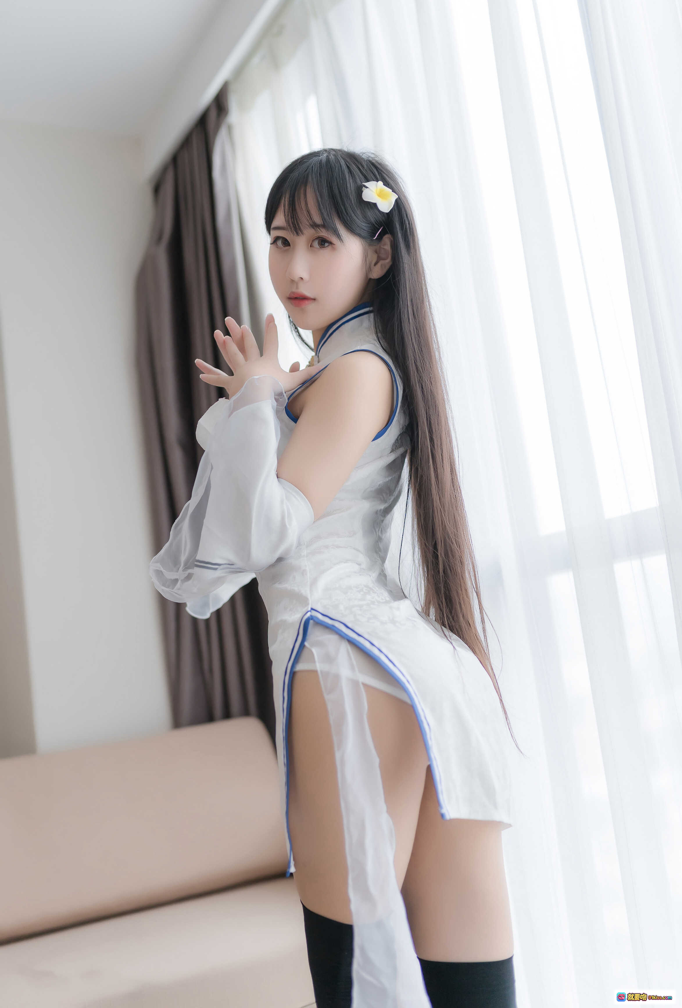 图片[6] - 萌芽儿o0 NO.002 瓶儿 白色旗袍少女 黑丝美腿 花饰发夹 室内写真 清新甜美风 - 就要吻