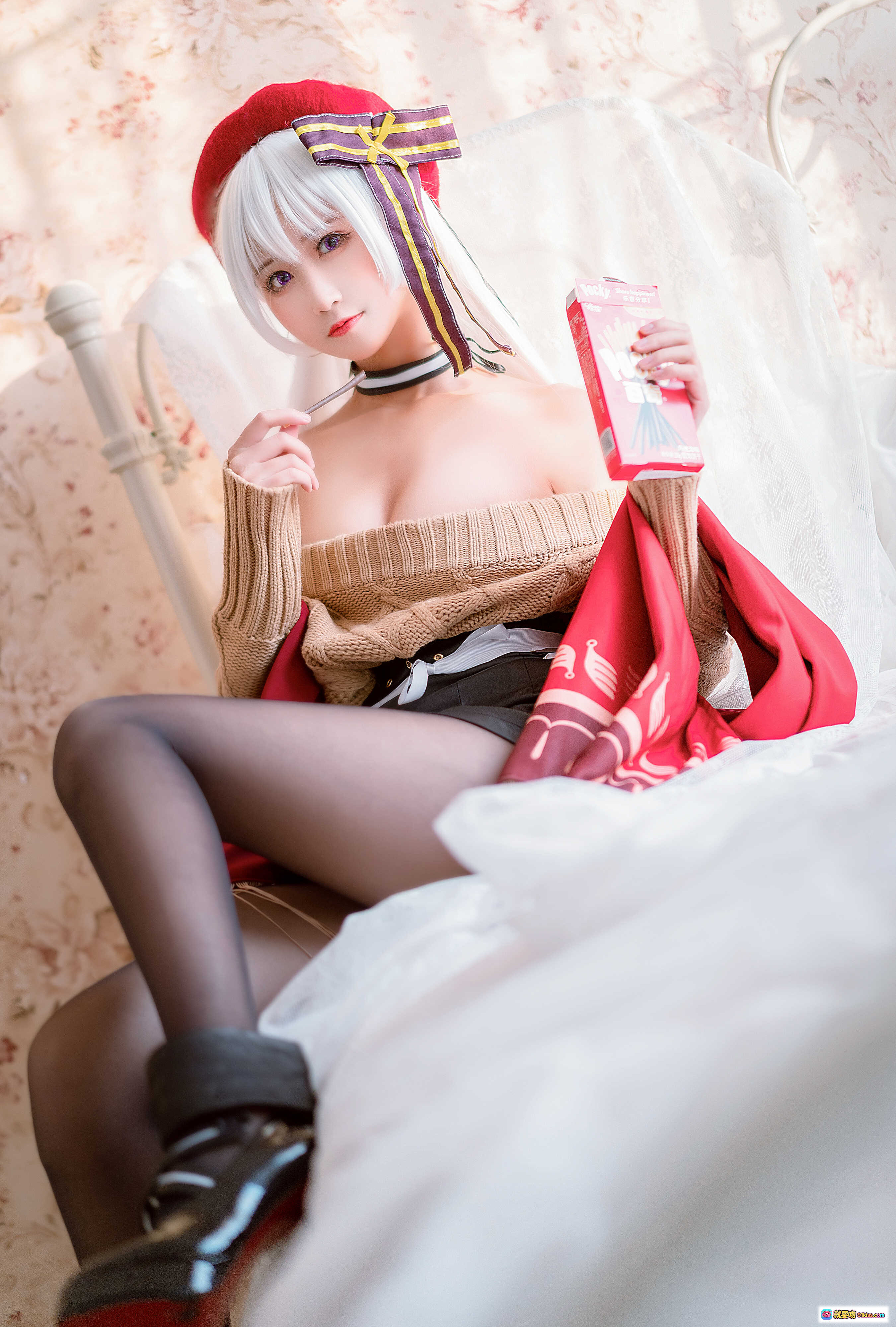 图片[9] - 三度_69 NO.002 贝法 Cosplay 美少女 白发红帽 毛衣露肩 优雅室内写真 19P高清图集 - 就要吻