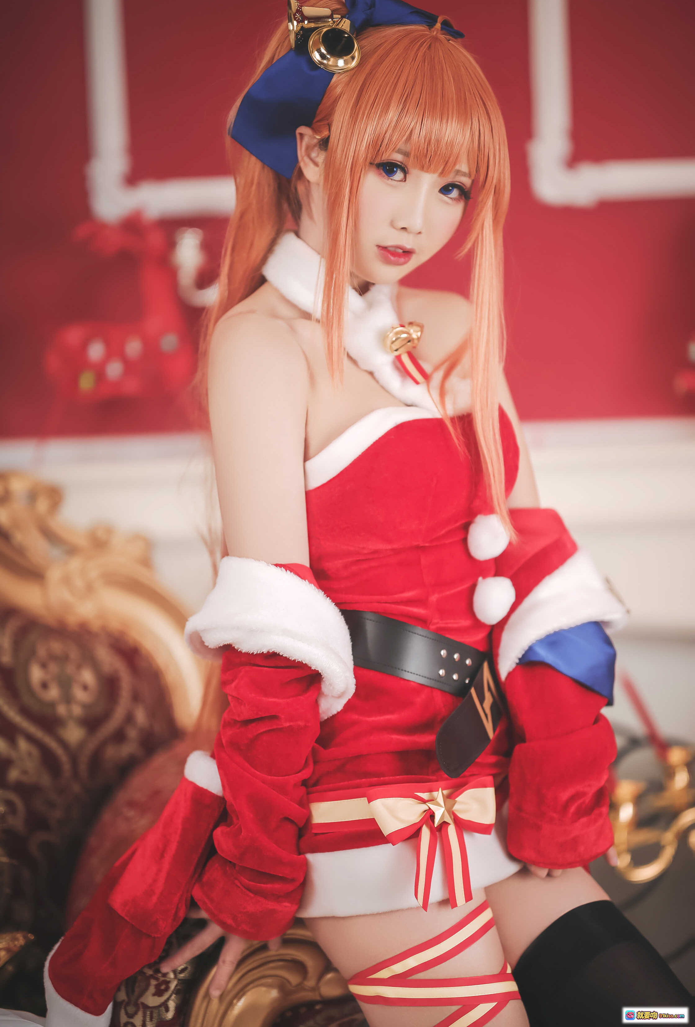 图片[3] - 面饼仙儿NO.047 FAL圣诞Cosplay写真 | 红色绒面圣诞装+黑丝美腿+华丽宫廷背景 | 19P高清图集 - 就要吻