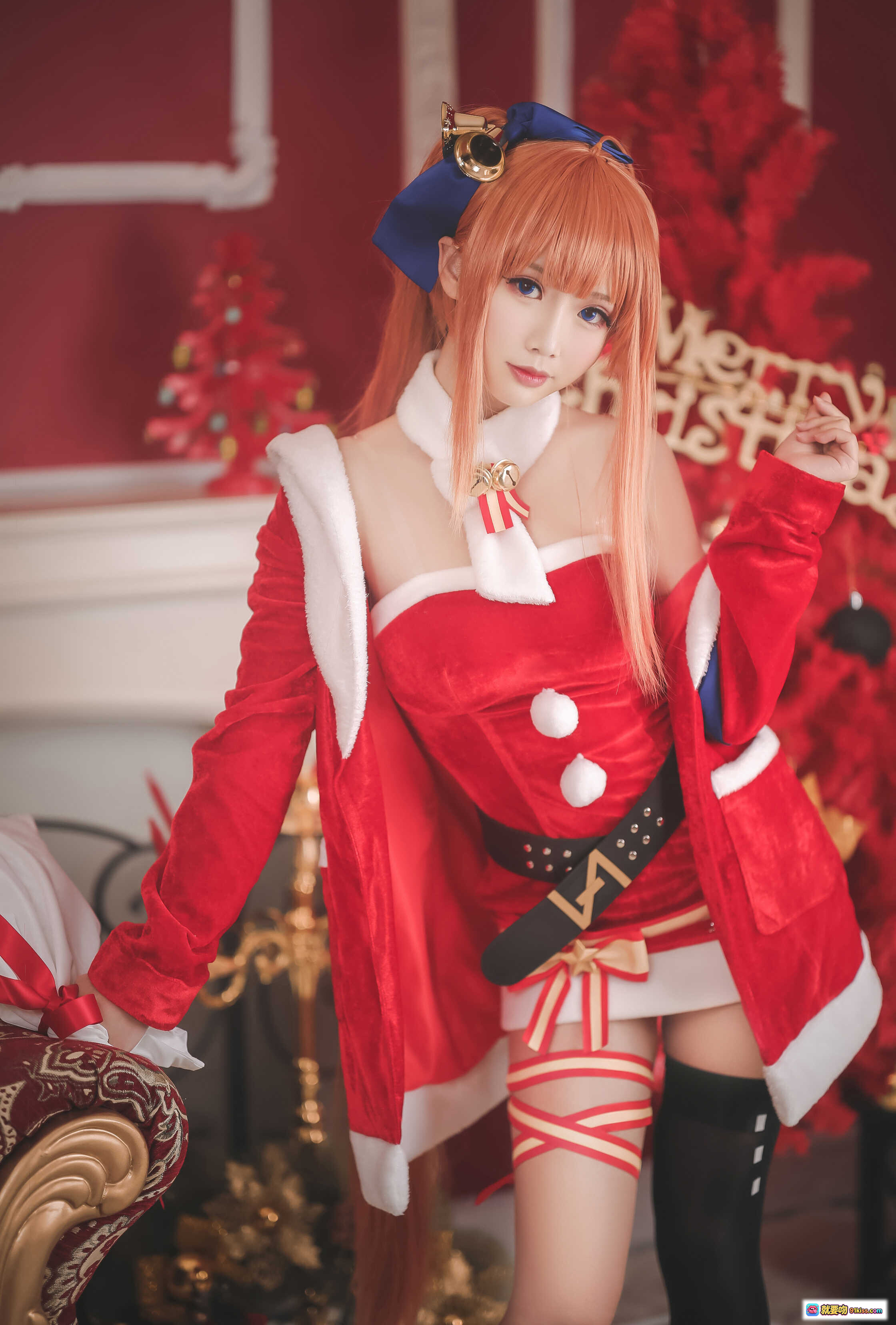 图片[2] - 面饼仙儿NO.047 FAL圣诞Cosplay写真 | 红色绒面圣诞装+黑丝美腿+华丽宫廷背景 | 19P高清图集 - 就要吻