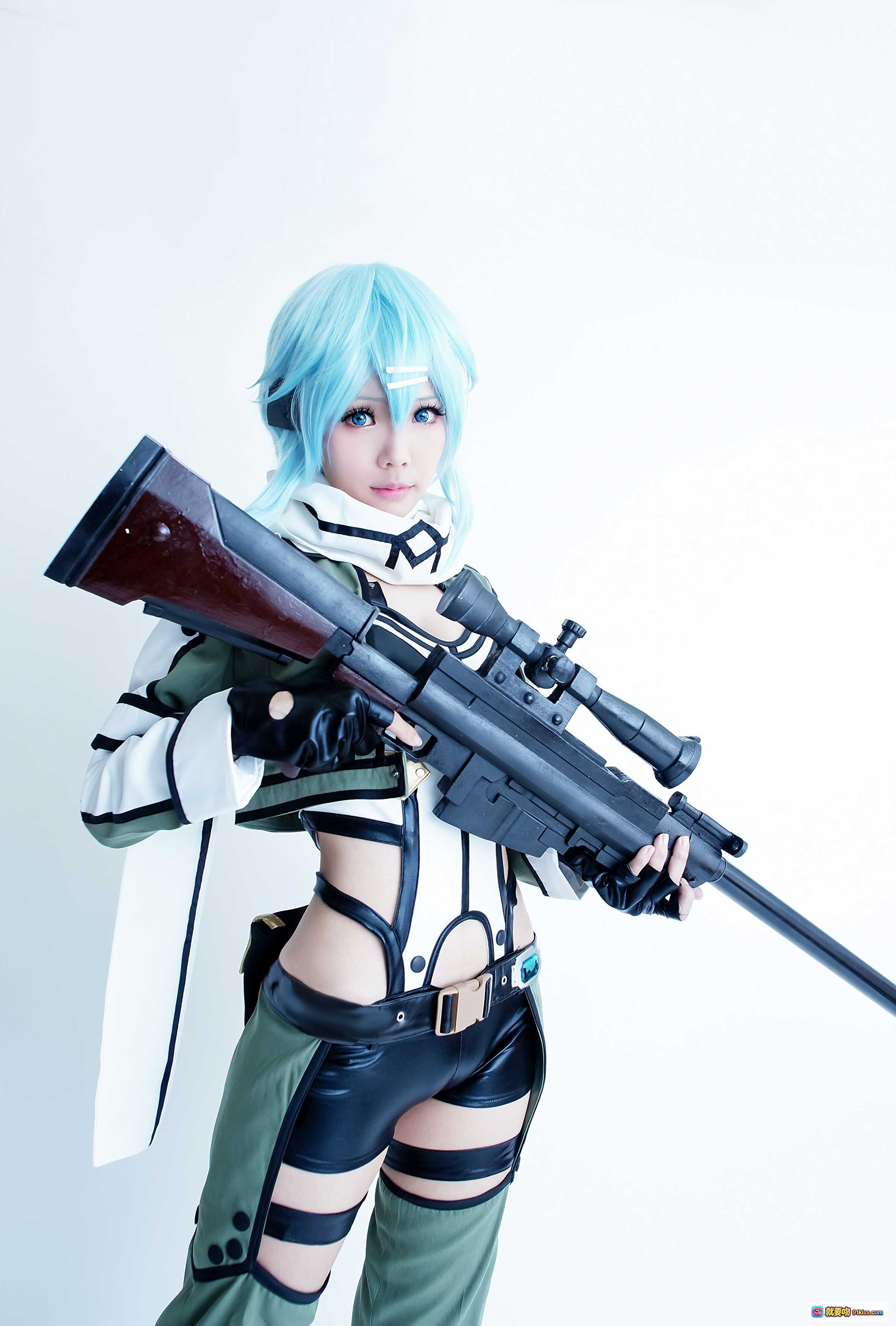 图片[8] - ElyEE子NO.040蓝发少女科幻cosplay｜未来战士持枪造型｜透明舱室蓝光氛围｜精致服装细节｜高还原度角色扮演 - 就要吻