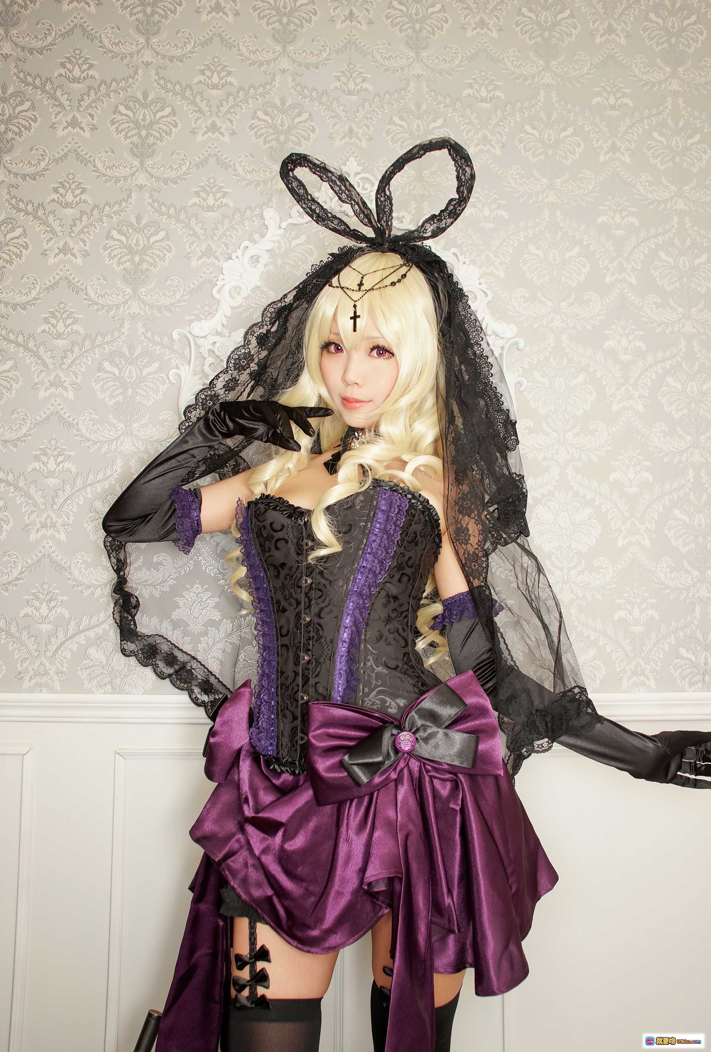 图片[5] - ElyEE子NO.031 黑紫哥特兔女郎cosplay 金发十字架头饰 花海红幕写真 精致蕾丝束腰造型 - 就要吻
