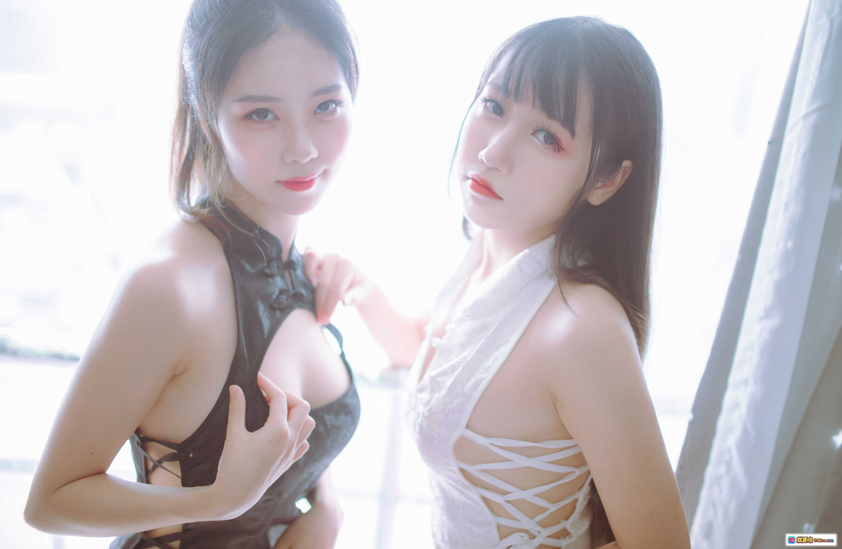 图片[10] - 不呆猫×抖娘黑白旗袍双子写真 41P高清单品性感优雅少女风室内光影大片 - 就要吻