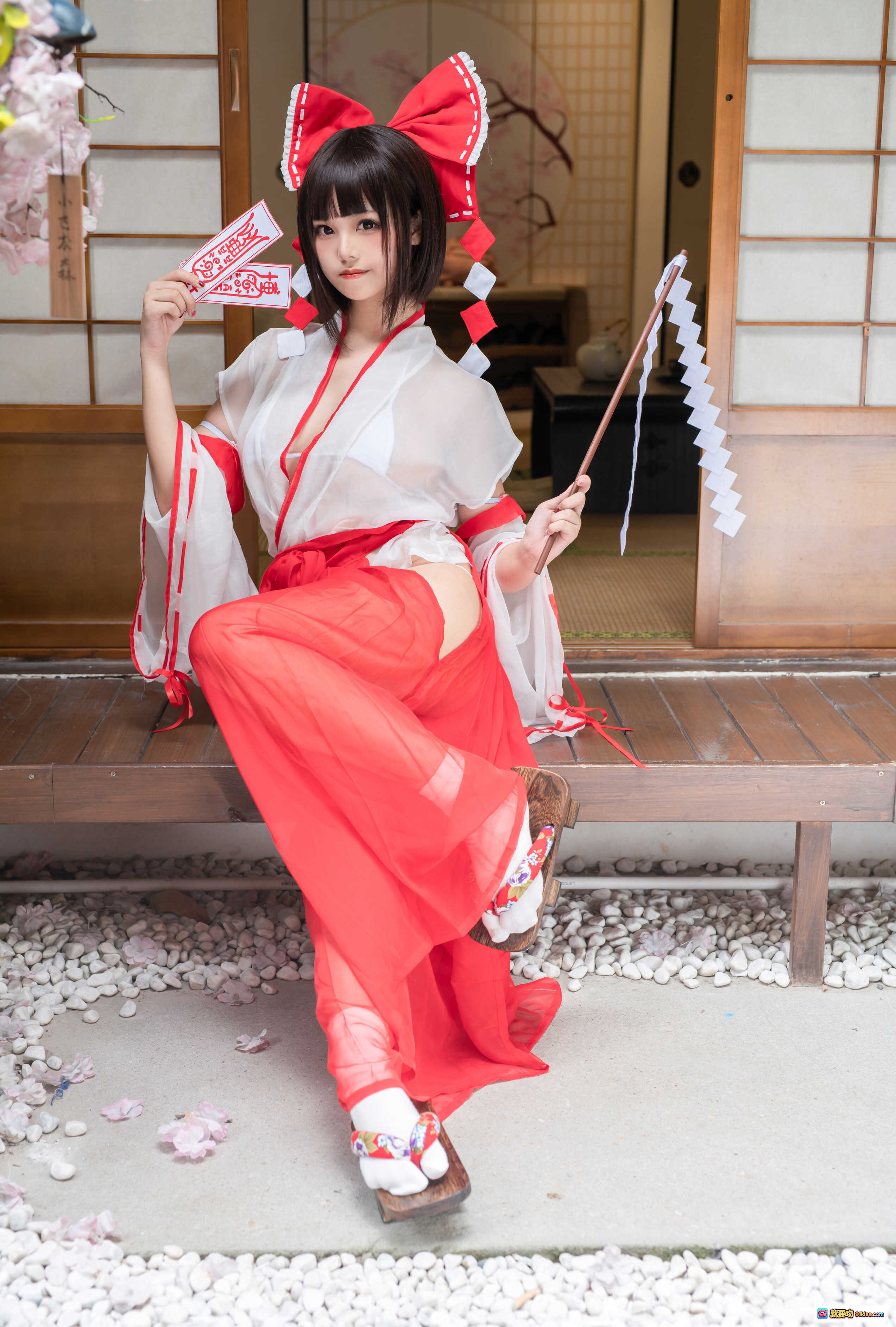 图片[7] - 蜜汁猫裘NO.043透明巫女姐姐写真 61P高清美图 红白和风cosplay 甜美短发少女 日式神社背景 优雅性感造型 - 就要吻