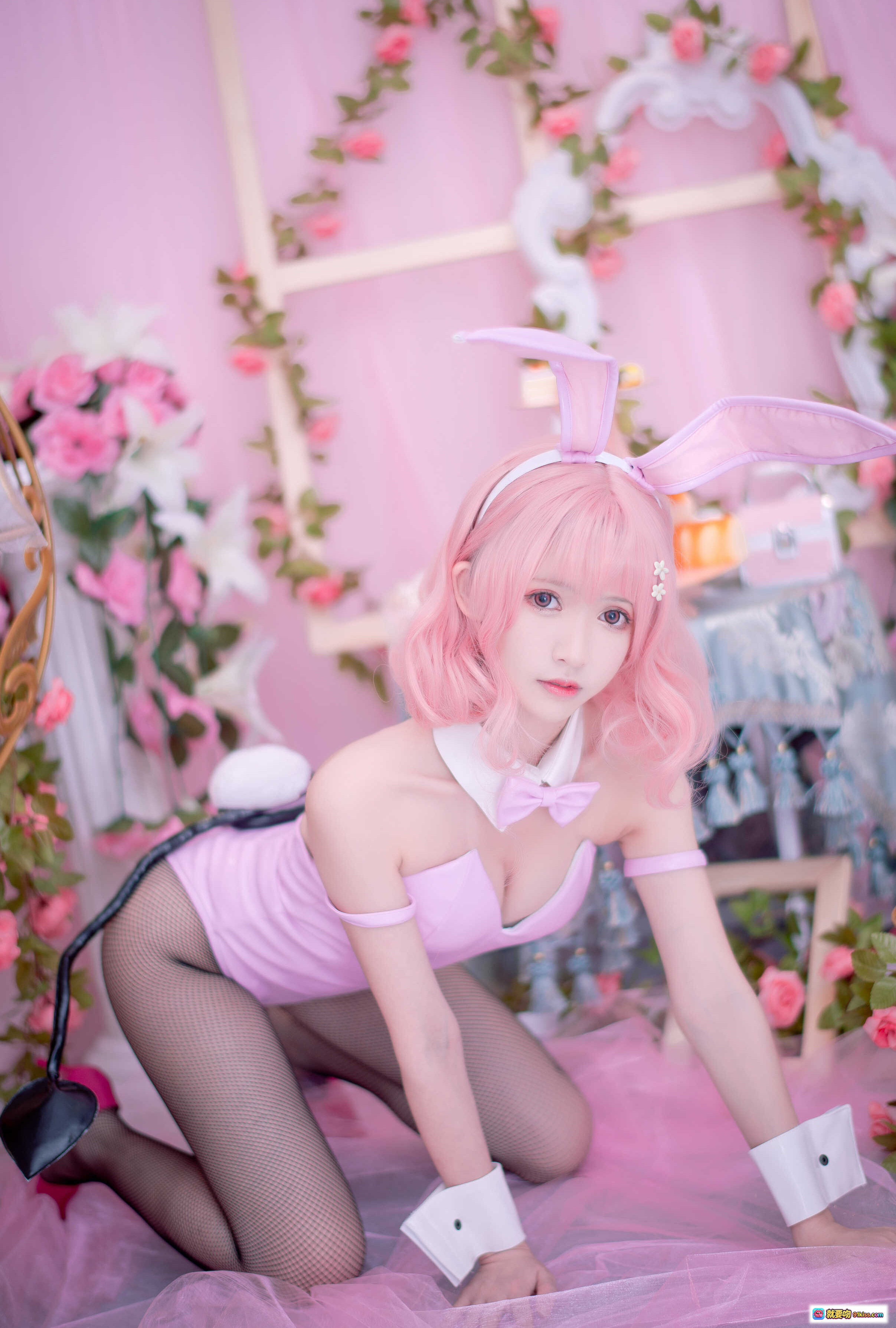 图片[8] - 鳗鱼霏儿NO.087粉色兔女郎写真｜黑丝美腿高跟鞋｜玫瑰花环甜酷风｜少女系梦幻布景｜14P高清图集 - 就要吻