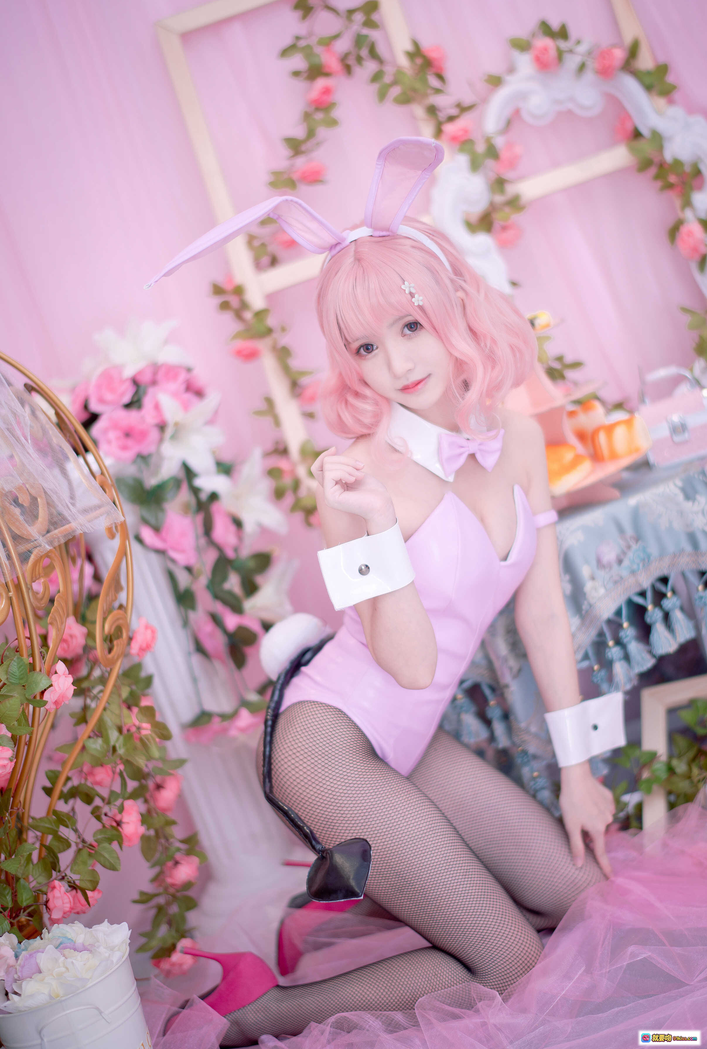图片[4] - 鳗鱼霏儿NO.087粉色兔女郎写真｜黑丝美腿高跟鞋｜玫瑰花环甜酷风｜少女系梦幻布景｜14P高清图集 - 就要吻