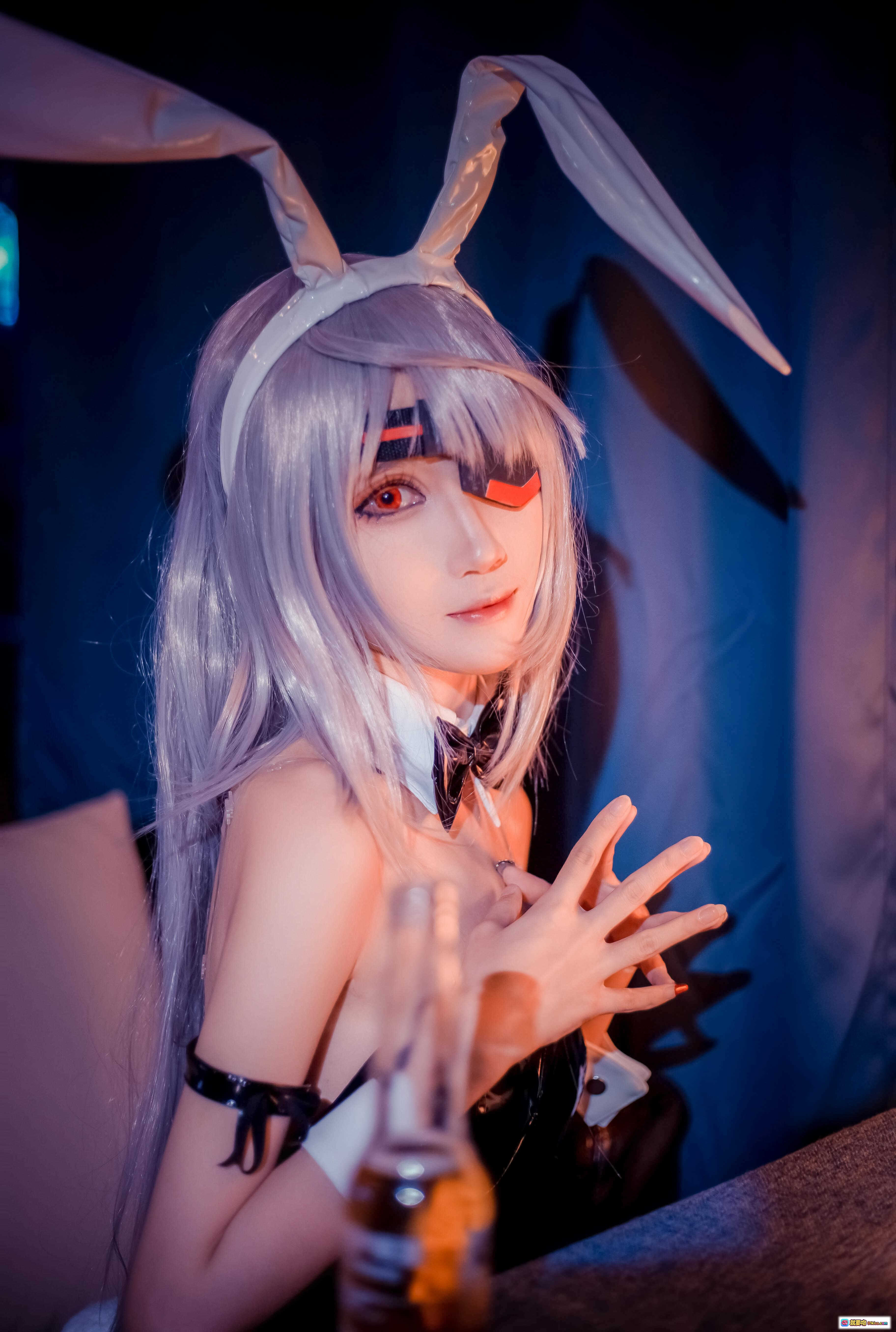 妖君白研COS拉芙拉·布迪威伊｜IS无限期斯特拉托斯兔耳银发眼罩女仆装Cosplay写真 - 就要吻