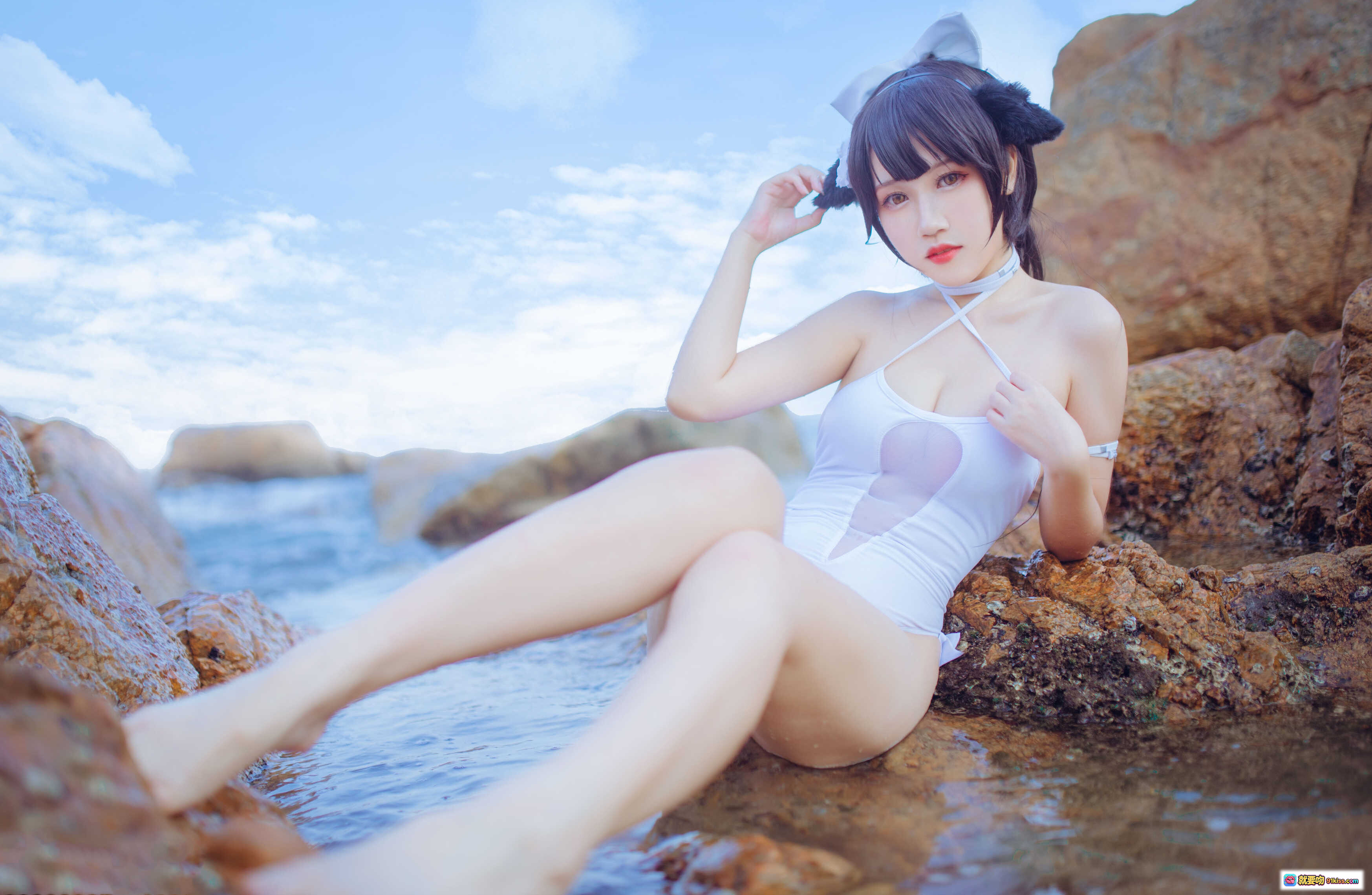 图片[6] - 不呆猫×抖娘 獒犬海边泳装写真 42P高清美图 白色比基尼猫耳少女 海滩岩石背景 二次元COSPLAY性感可爱风 - 就要吻