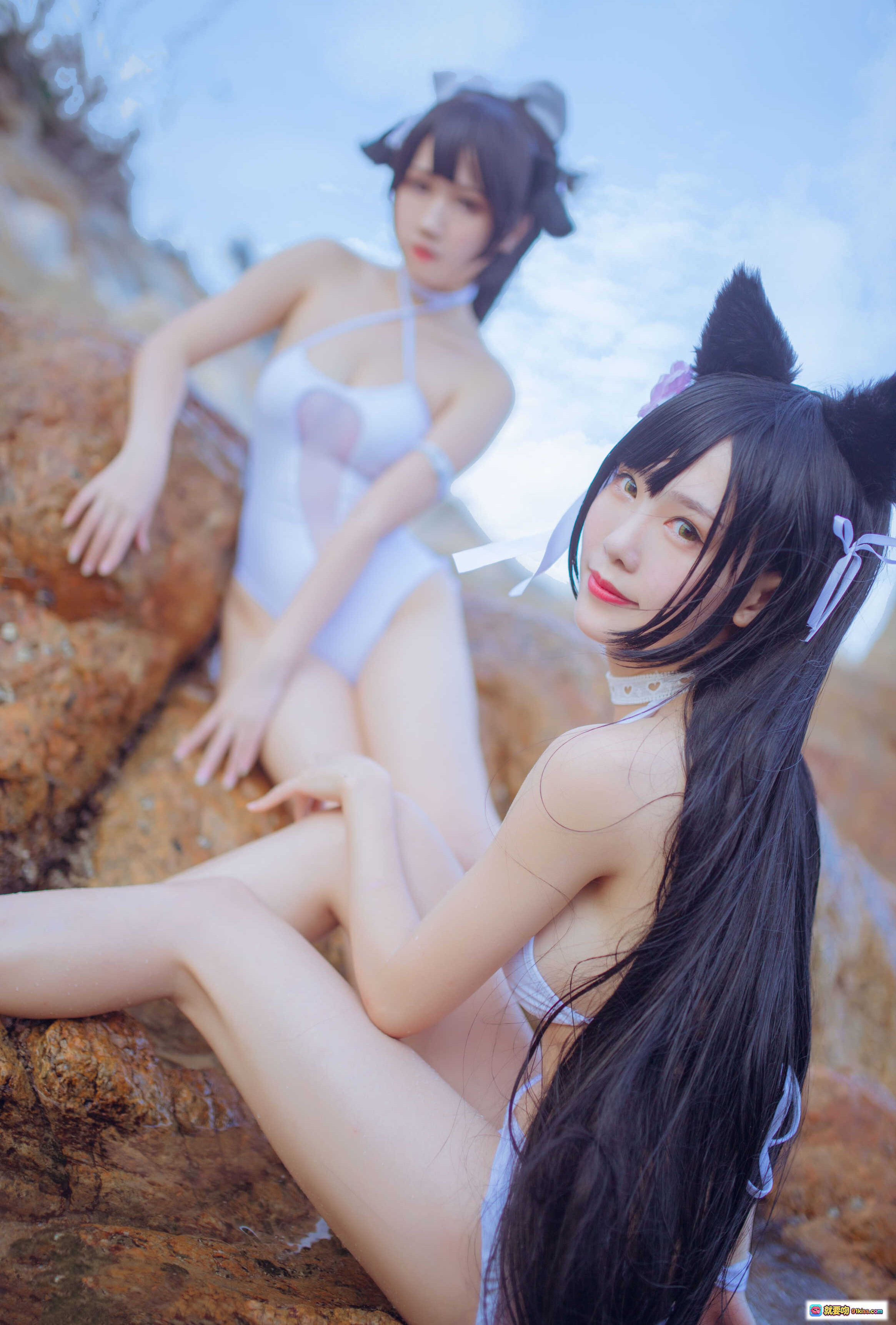 图片[8] - 不呆猫×抖娘 獒犬海边泳装写真 42P高清美图 白色比基尼猫耳少女 海滩岩石背景 二次元COSPLAY性感可爱风 - 就要吻