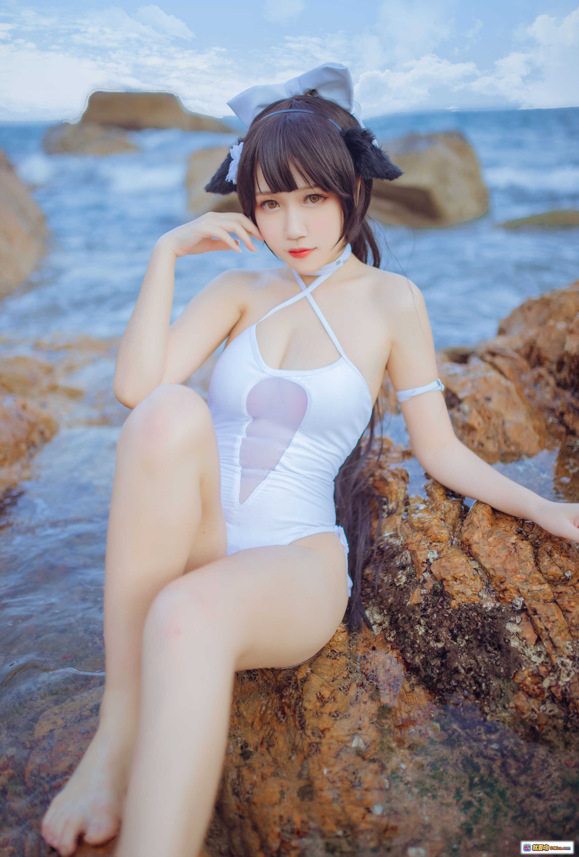 图片[3] - 不呆猫×抖娘 獒犬海边泳装写真 42P高清美图 白色比基尼猫耳少女 海滩岩石背景 二次元COSPLAY性感可爱风 - 就要吻