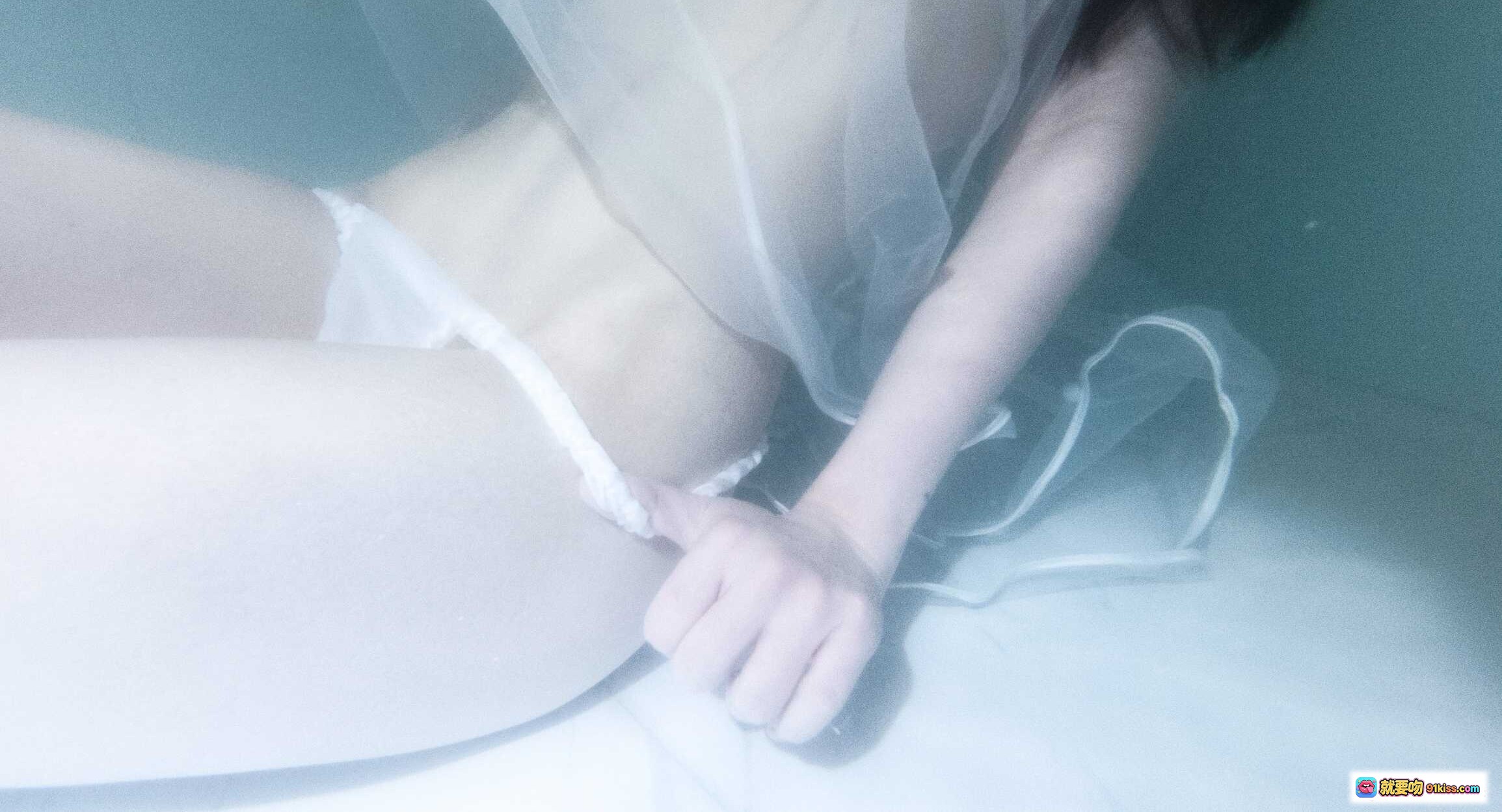 图片[4] - 星野咪兔NO.018浴缸写真｜纯欲风白色蕾丝内衣｜朦胧光影少女私房摄影｜31P高清图集 - 就要吻