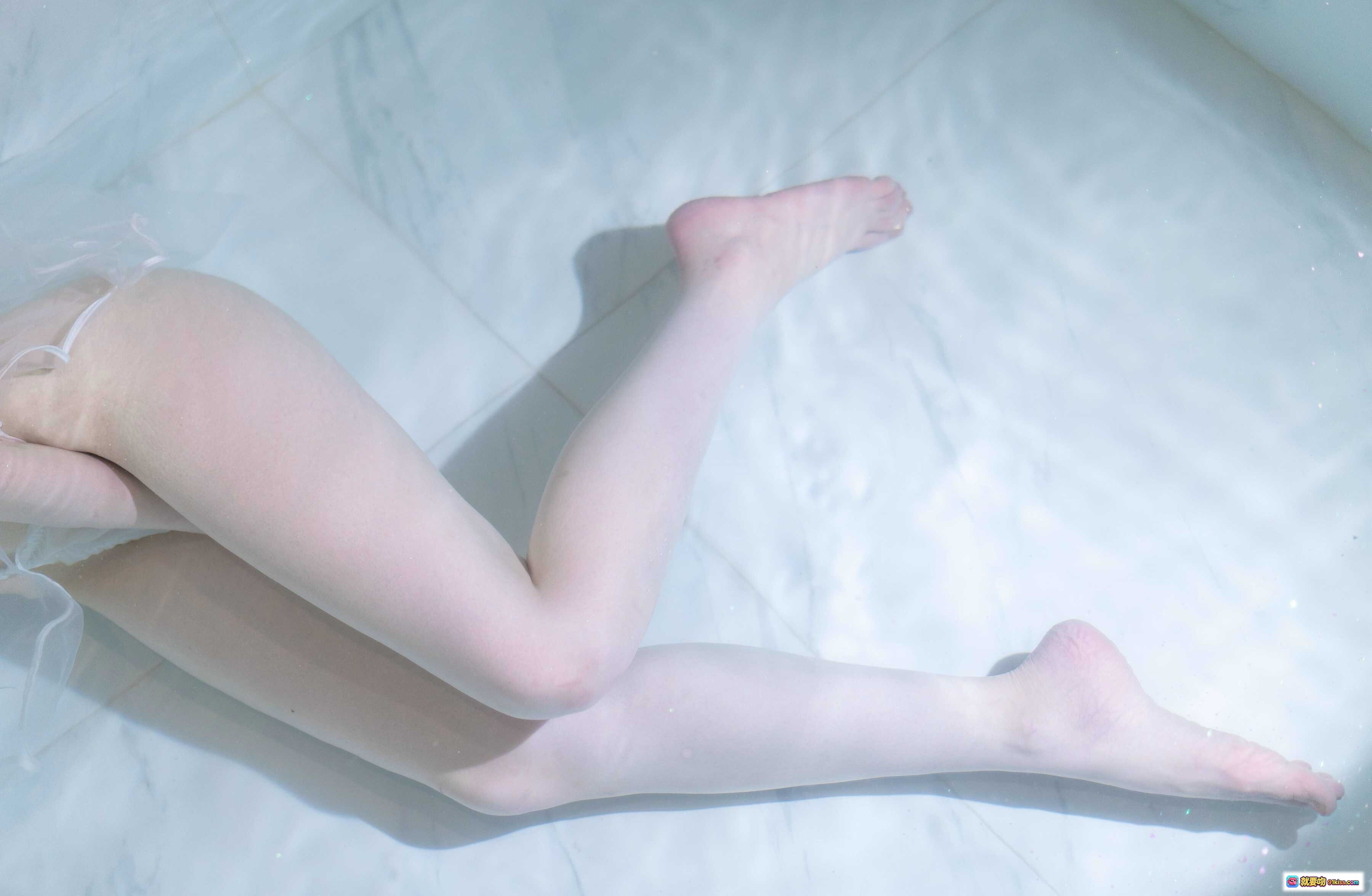 图片[2] - 星野咪兔NO.018浴缸写真｜纯欲风白色蕾丝内衣｜朦胧光影少女私房摄影｜31P高清图集 - 就要吻