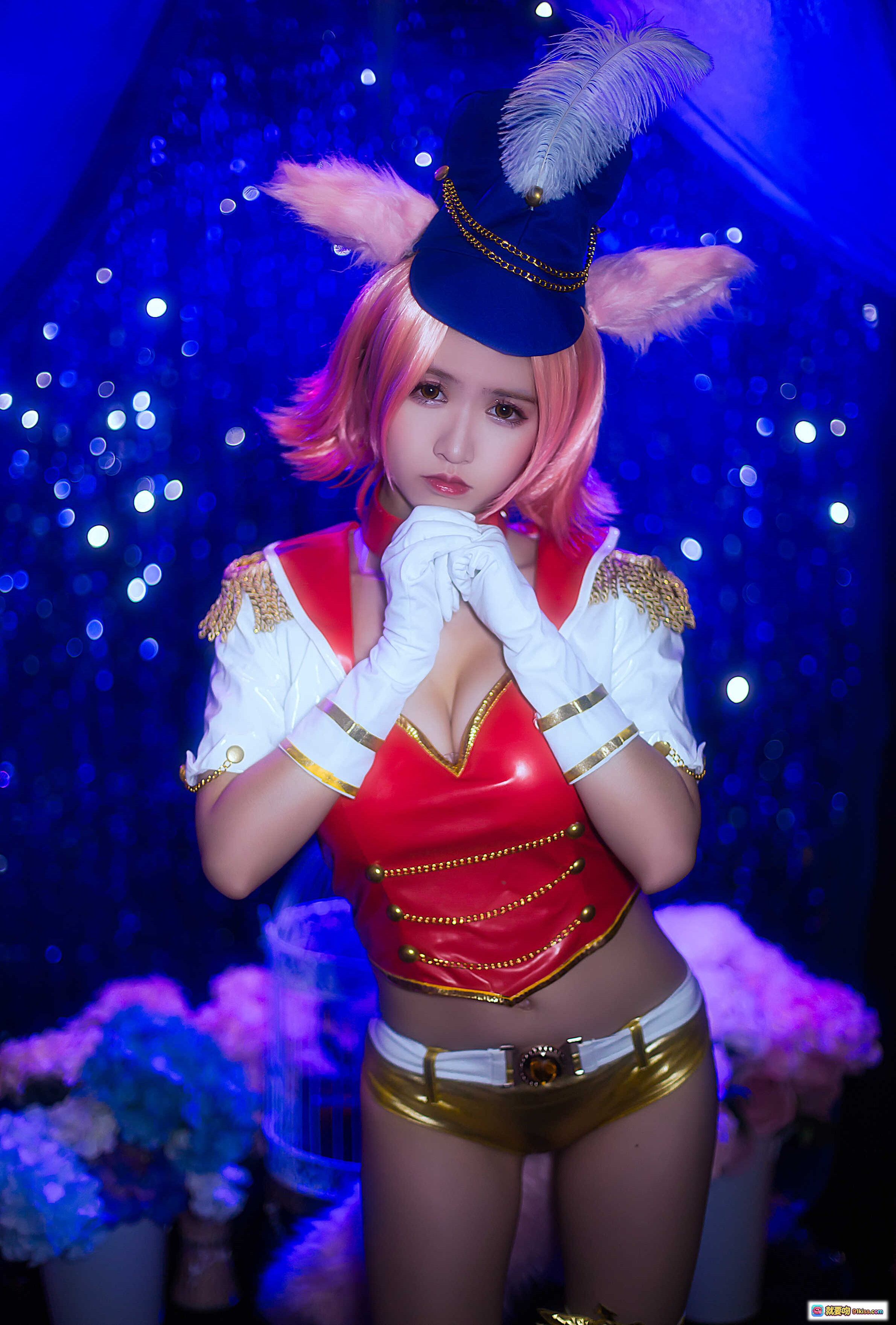 图片[7] - 鳗鱼霏儿妲己COS写真NO.023｜粉发兔耳帽+红金战衣+鸟笼骷髅布景｜高清440MB26P原图 - 就要吻
