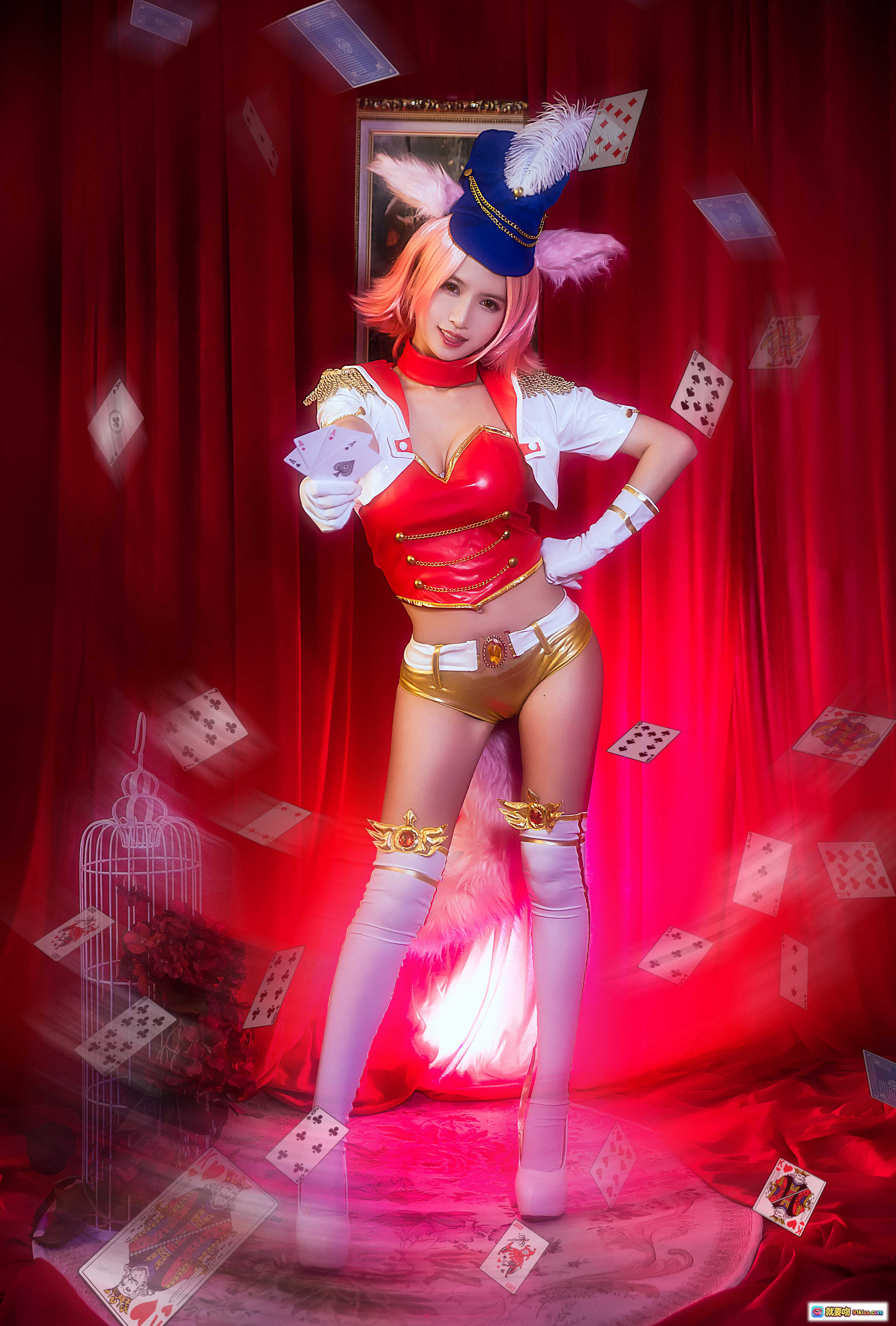 图片[9] - 鳗鱼霏儿妲己COS写真NO.023｜粉发兔耳帽+红金战衣+鸟笼骷髅布景｜高清440MB26P原图 - 就要吻