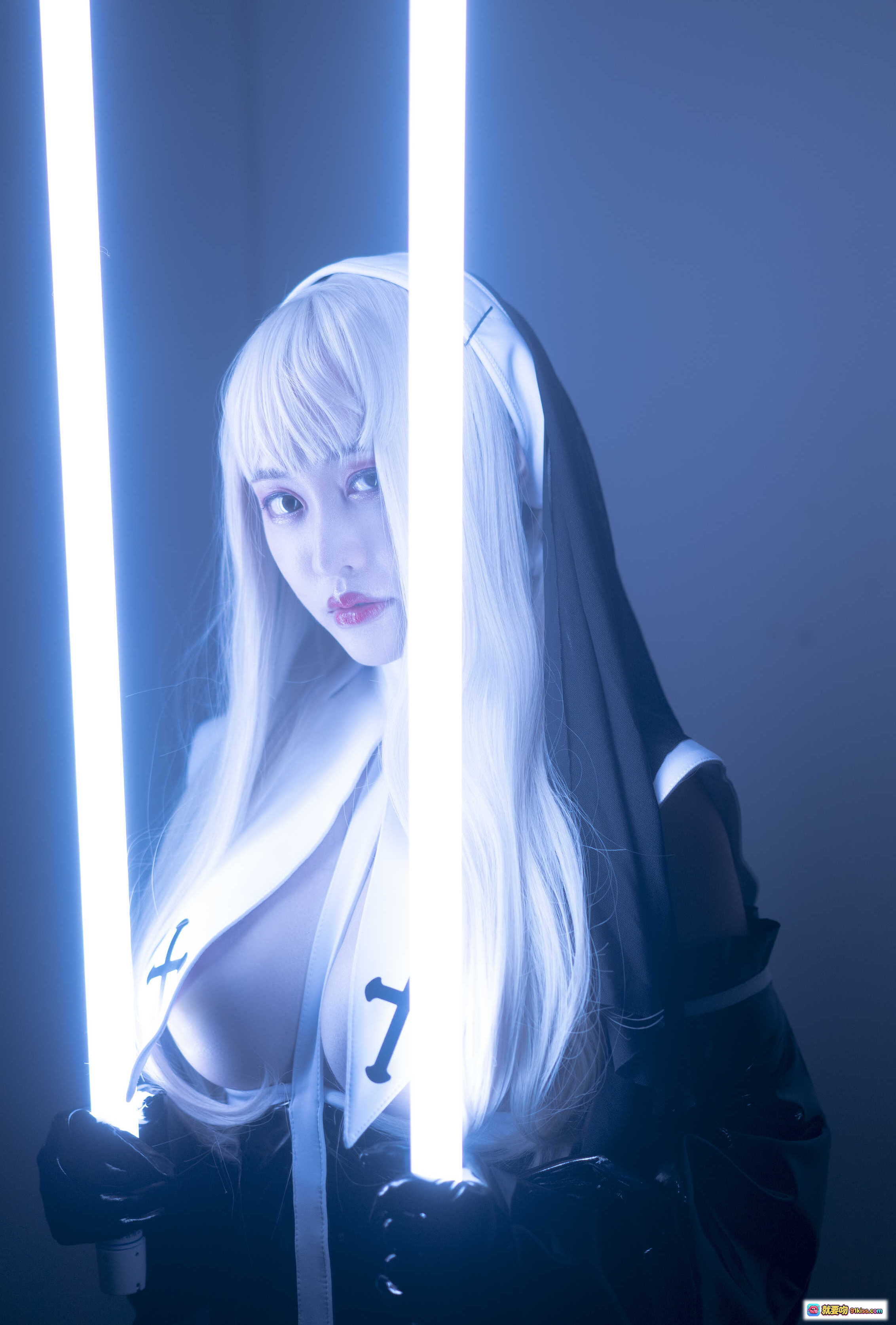 图片[10] - 脱尾巴Mizuki NO.008 尾巴修女cosplay 黑色紧身衣 光剑特效 暗调氛围感 27P高清写真 - 就要吻