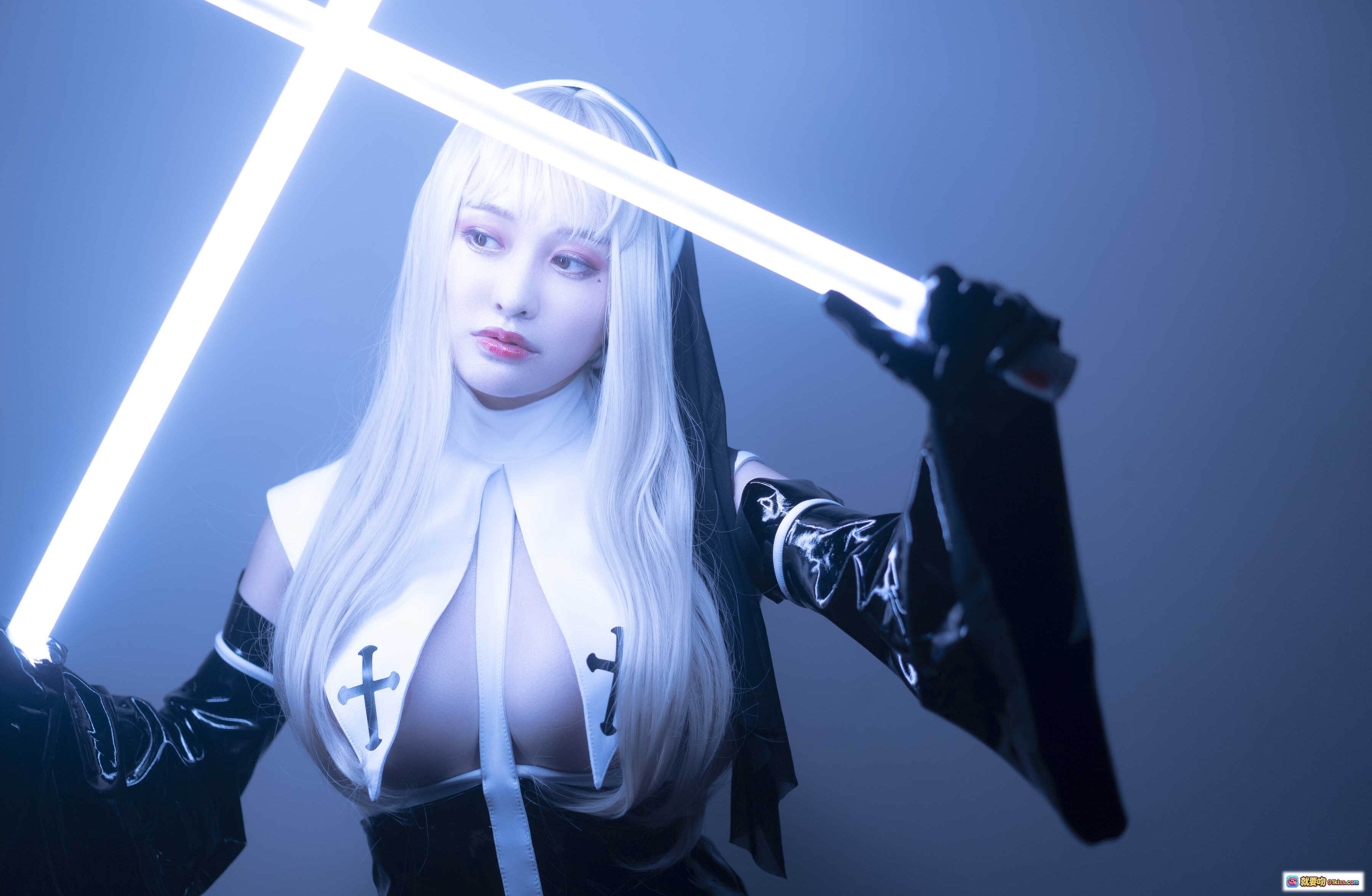 图片[4] - 脱尾巴Mizuki NO.008 尾巴修女cosplay 黑色紧身衣 光剑特效 暗调氛围感 27P高清写真 - 就要吻