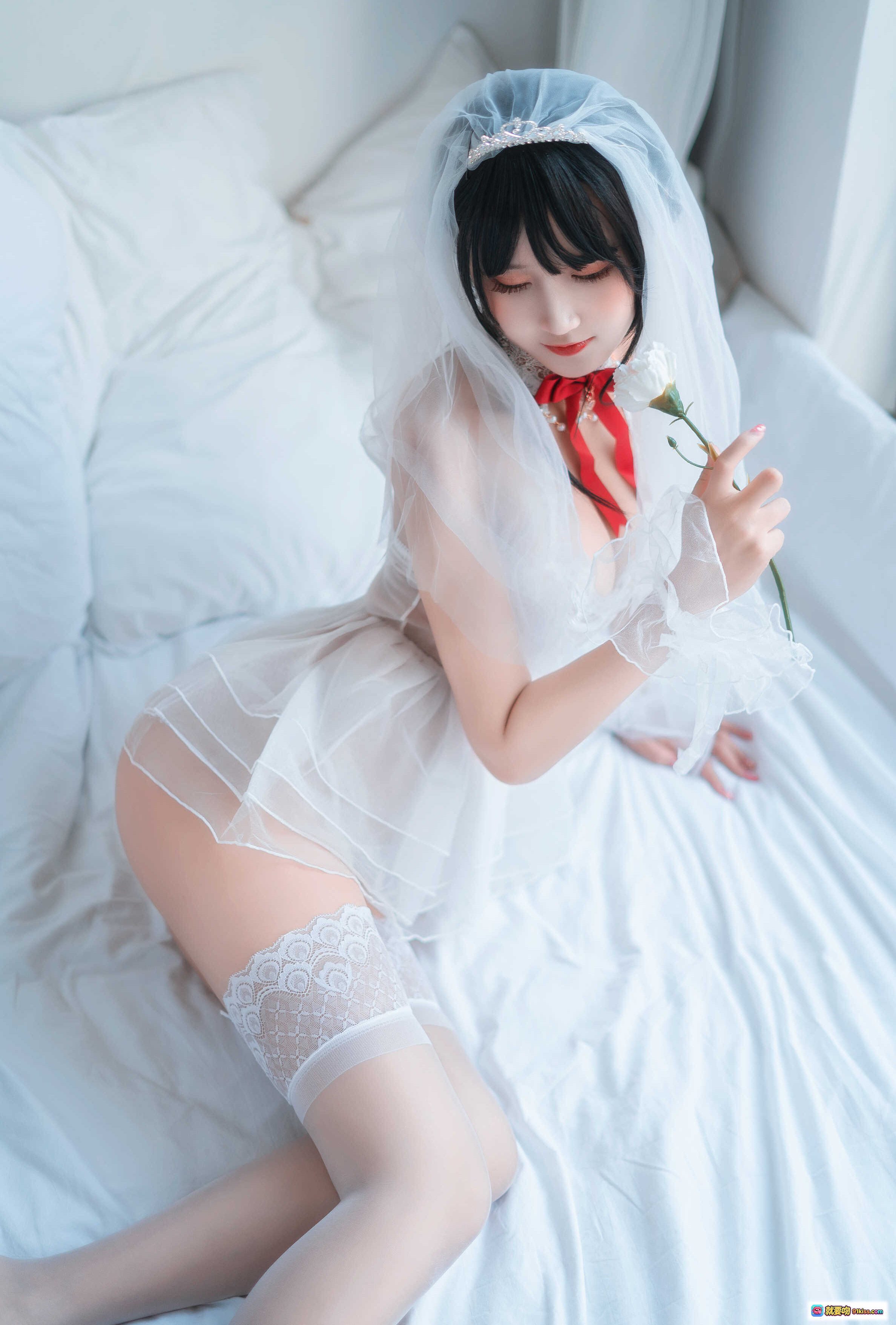 图片[3] - 三度_69 NO.060 婚纱孔雀翎写真 24P高清美图 白色蕾丝婚纱 红色蝴蝶结装饰 性感优雅新娘造型 朦胧梦幻氛围 情侣摄影灵感参考 - 就要吻