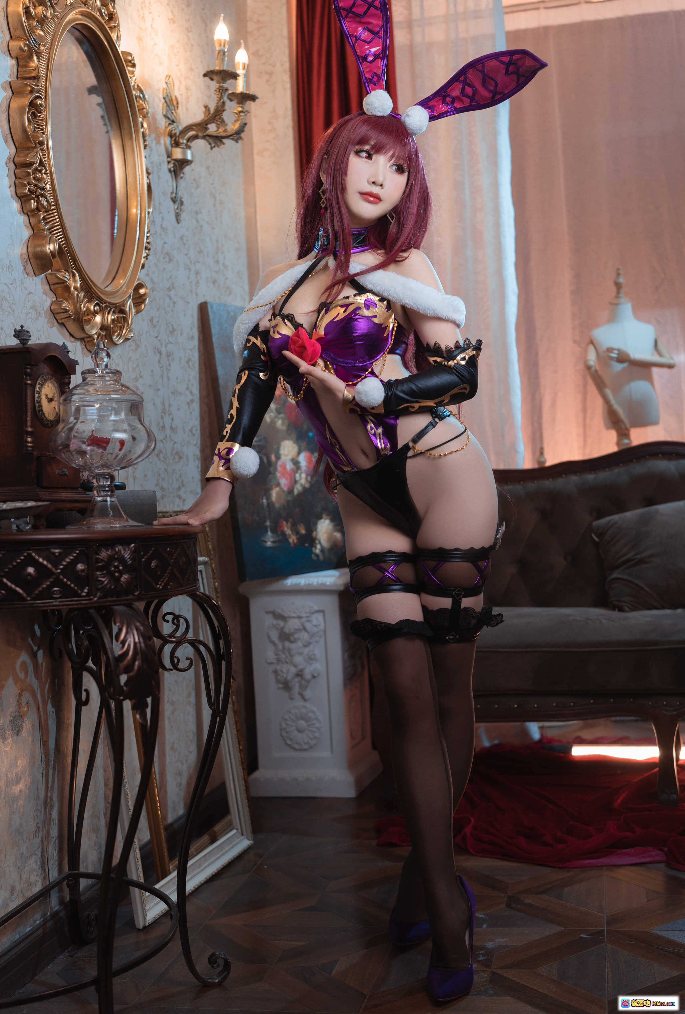 面饼仙儿NO.093斯卡哈兔女郎COS写真｜紫色兔耳装+黑丝吊带袜+华丽洛丽塔风+复古室内场景 - 就要吻