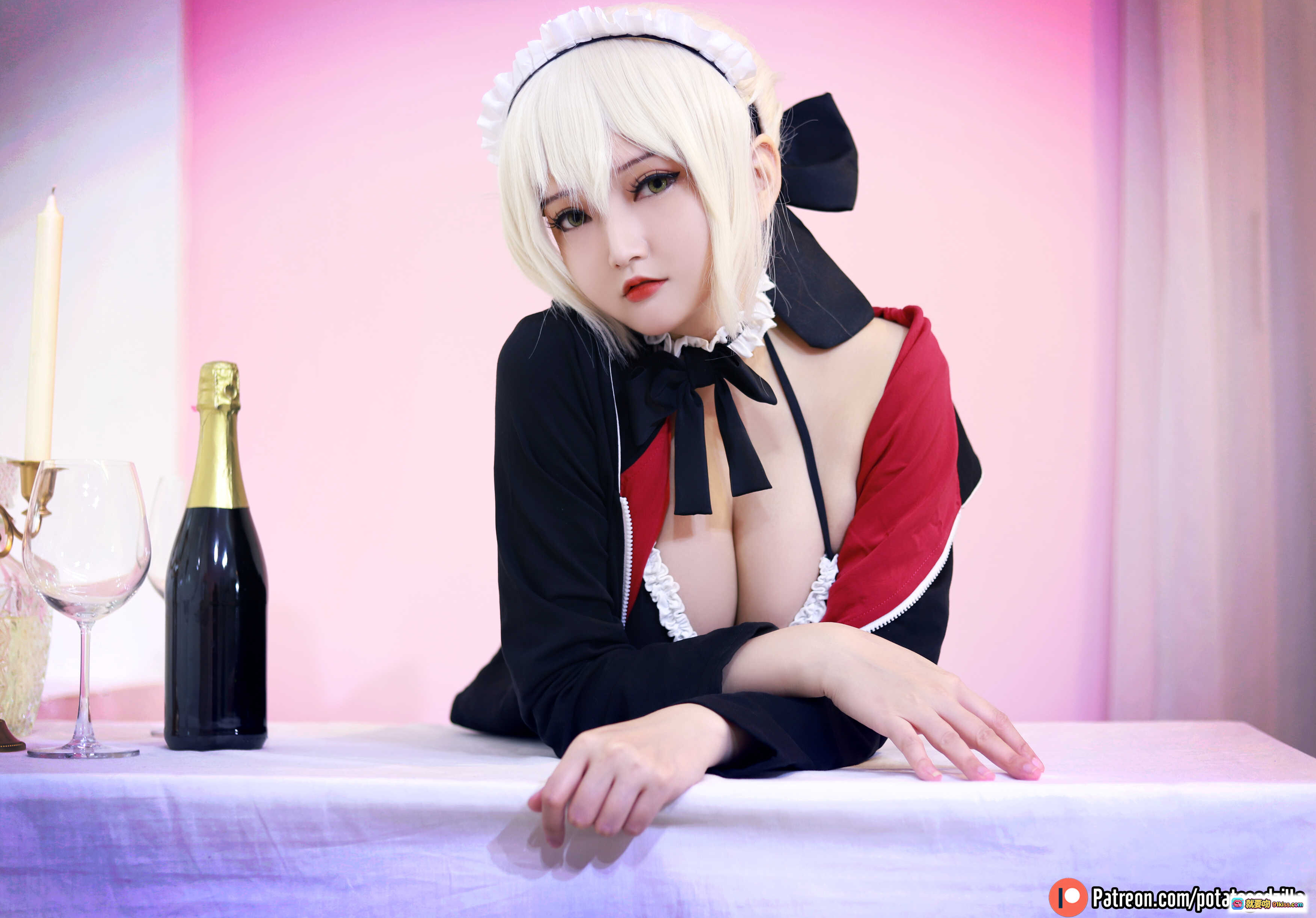 图片[7] - Potato Godzilla NO.021 Saber Alter 女仆装 Cosplay 美腿黑丝高跟 粉色房间写真 43P高清图集 - 就要吻