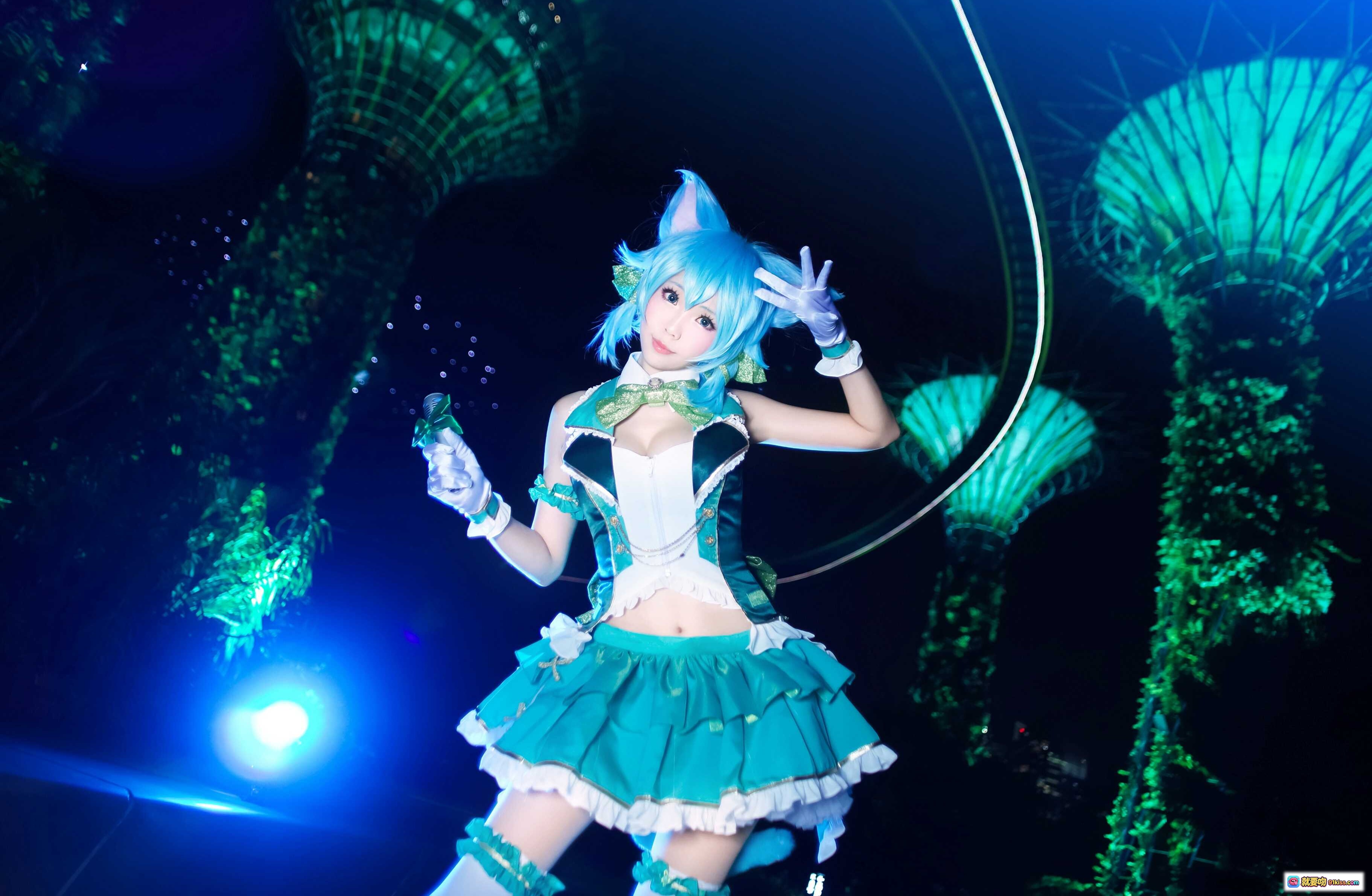 ElyEE子NO.019蓝发猫耳Cosplay夜景超美造型 绿色裙装梦幻灯光背景 二次元动漫角色扮演写真 - 就要吻