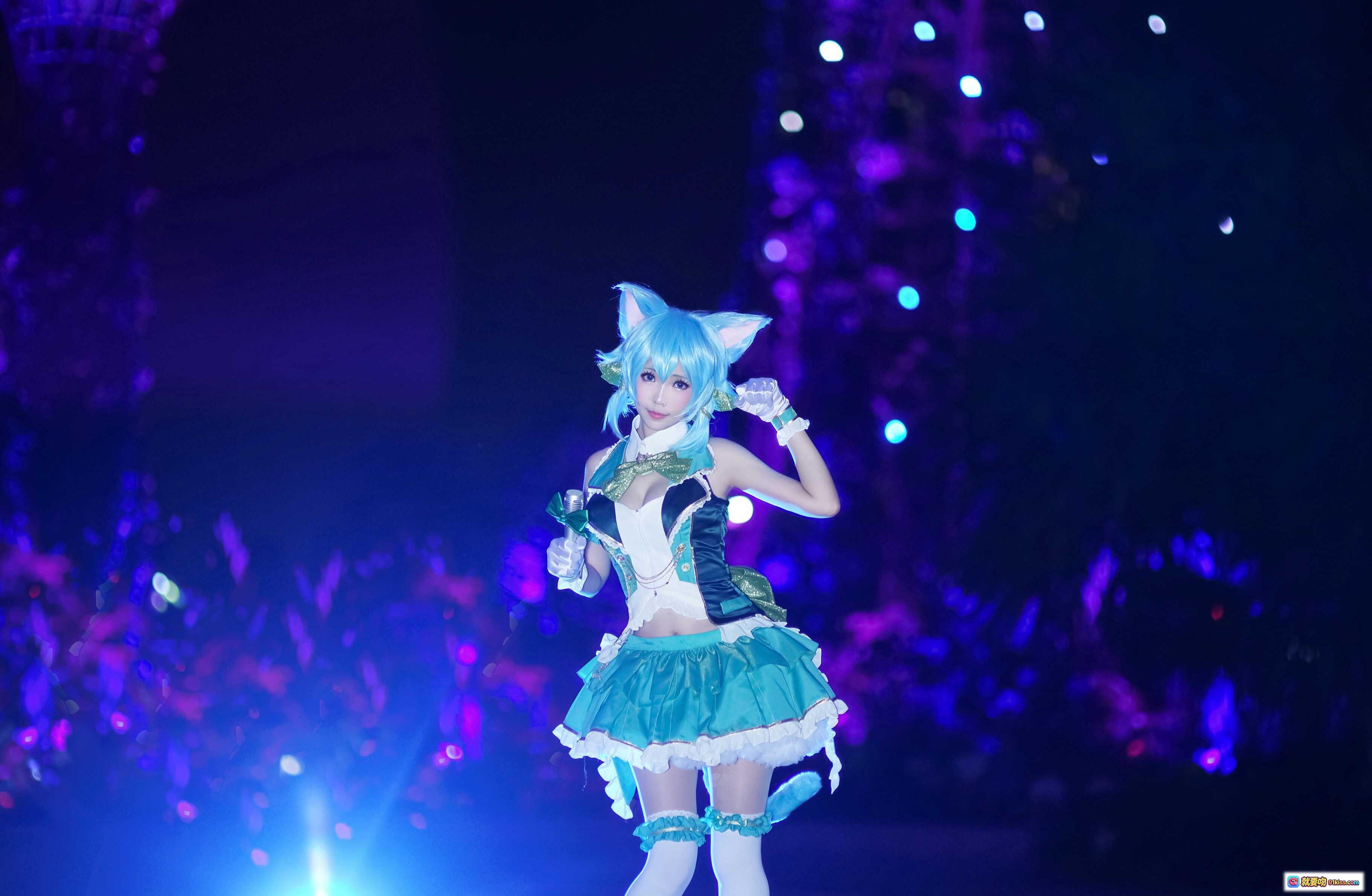 图片[4] - ElyEE子NO.019蓝发猫耳Cosplay夜景超美造型 绿色裙装梦幻灯光背景 二次元动漫角色扮演写真 - 就要吻