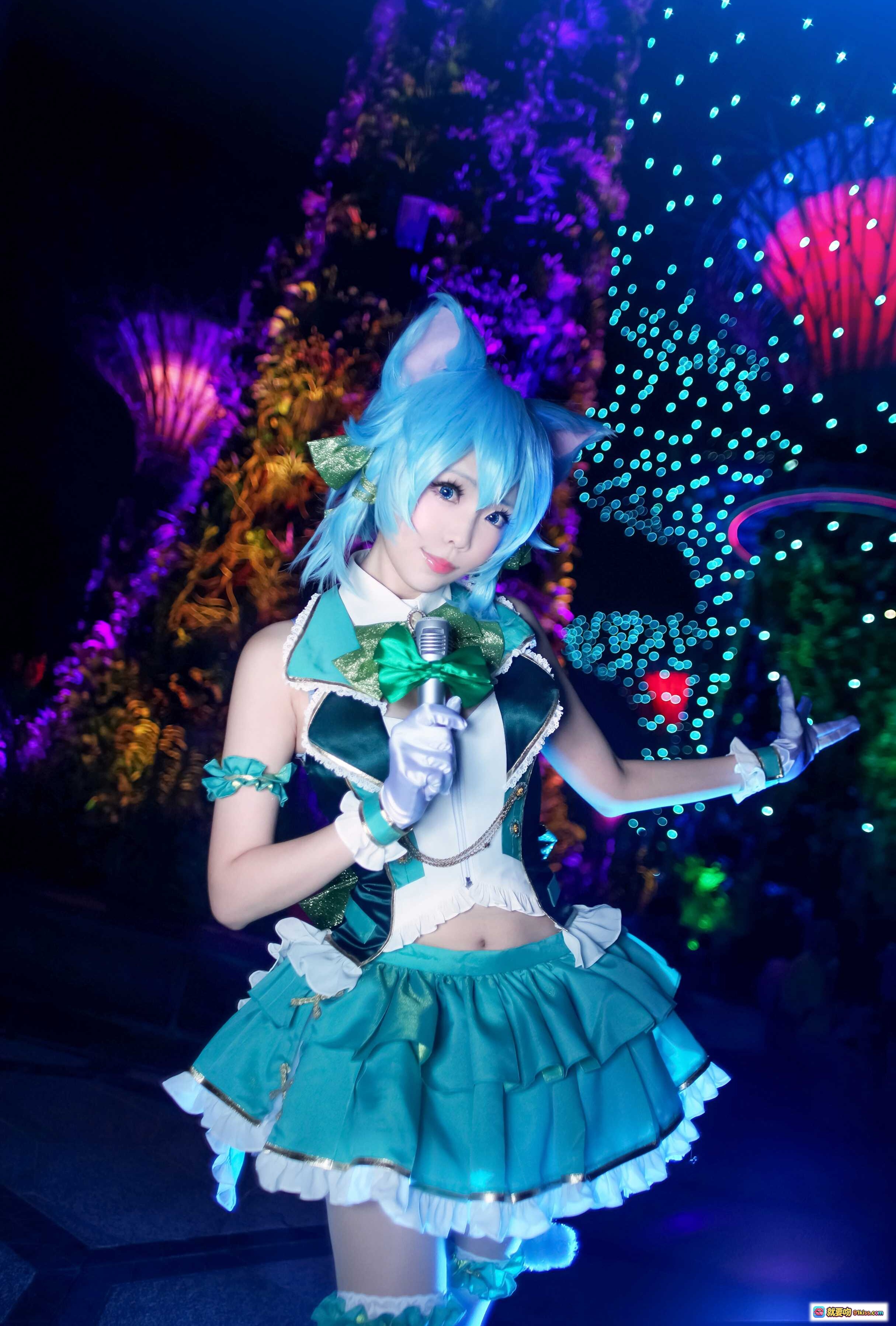 图片[8] - ElyEE子NO.019蓝发猫耳Cosplay夜景超美造型 绿色裙装梦幻灯光背景 二次元动漫角色扮演写真 - 就要吻