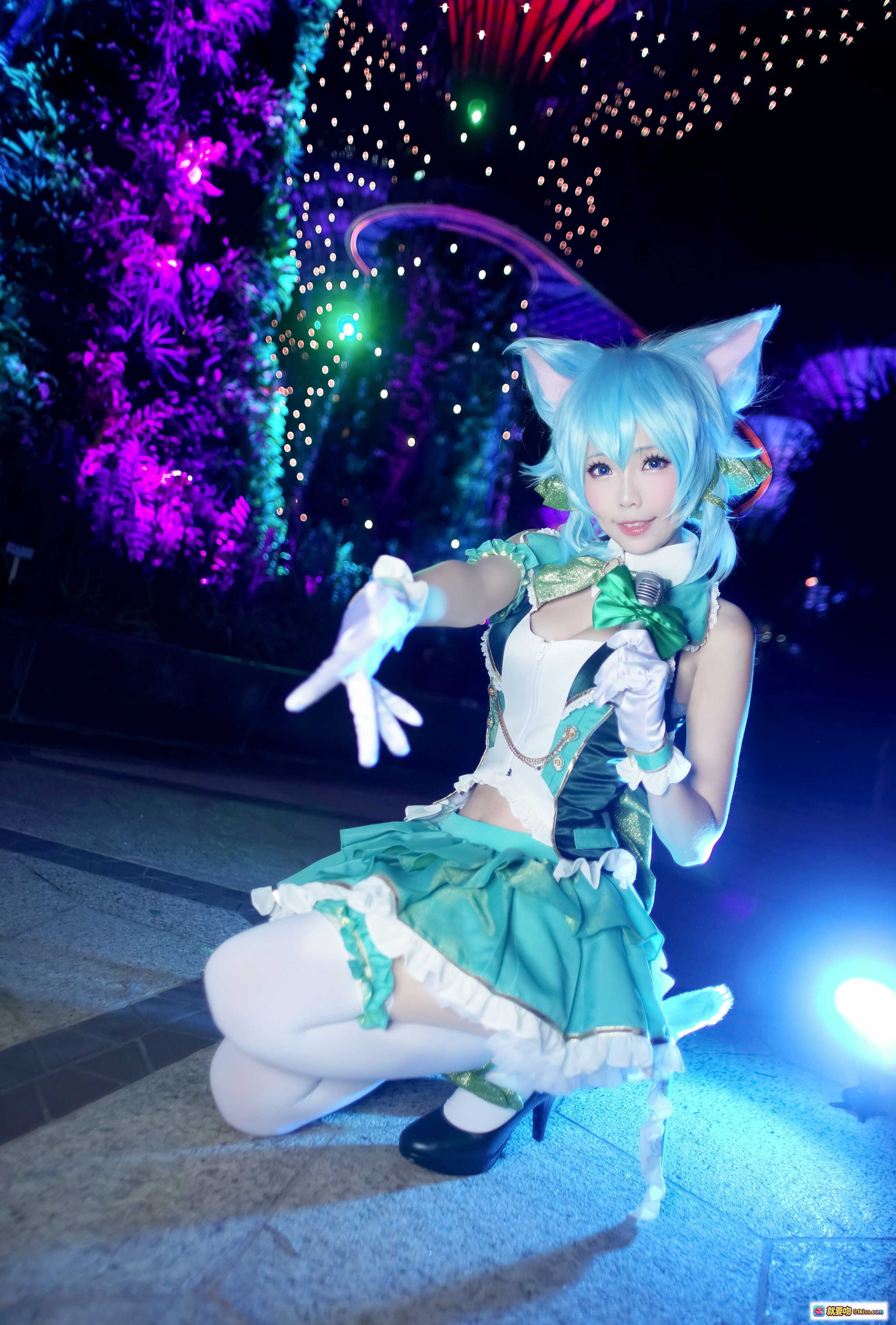 图片[10] - ElyEE子NO.019蓝发猫耳Cosplay夜景超美造型 绿色裙装梦幻灯光背景 二次元动漫角色扮演写真 - 就要吻